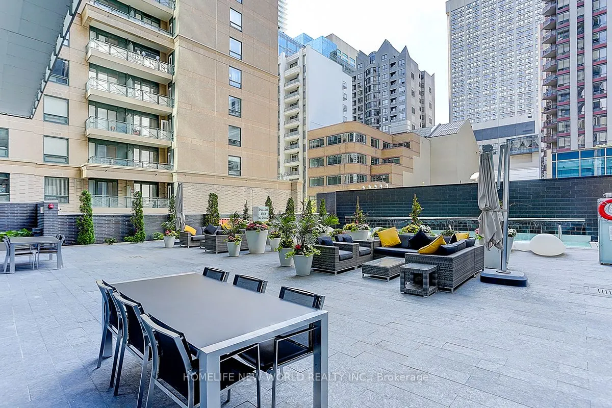 42 Charles Street E, #809