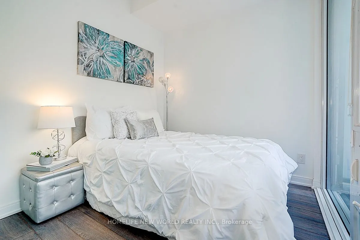 42 Charles Street E, #809
