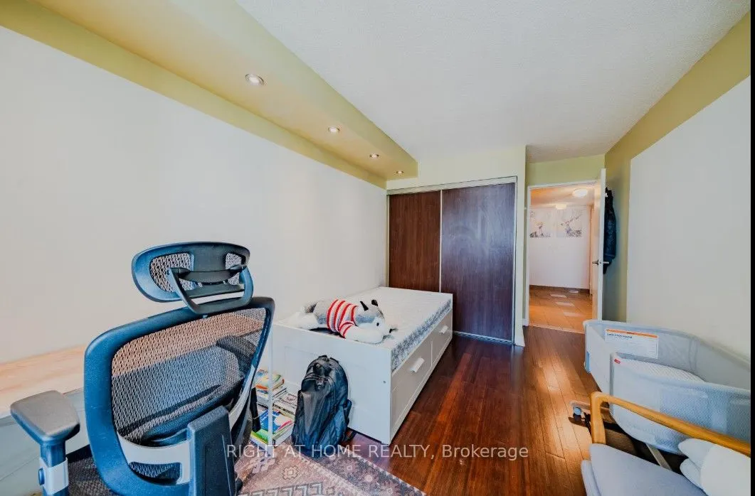 5765 Yonge Street, #PH504