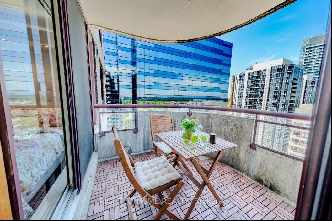 5765 Yonge Street, #PH504
