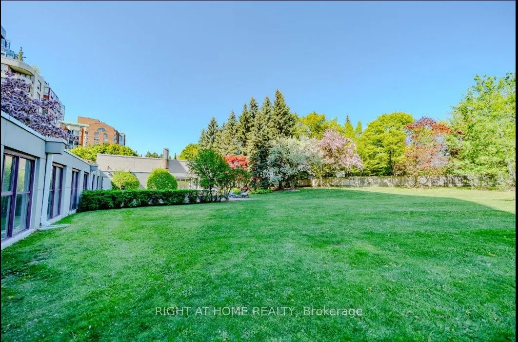 5765 Yonge Street, #PH504