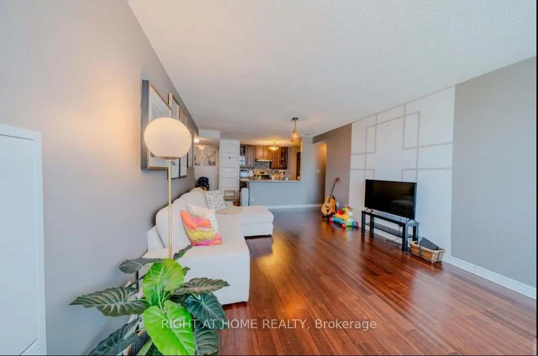 5765 Yonge Street, #PH504