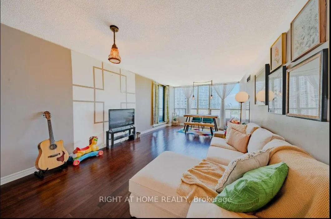 5765 Yonge Street, #PH504