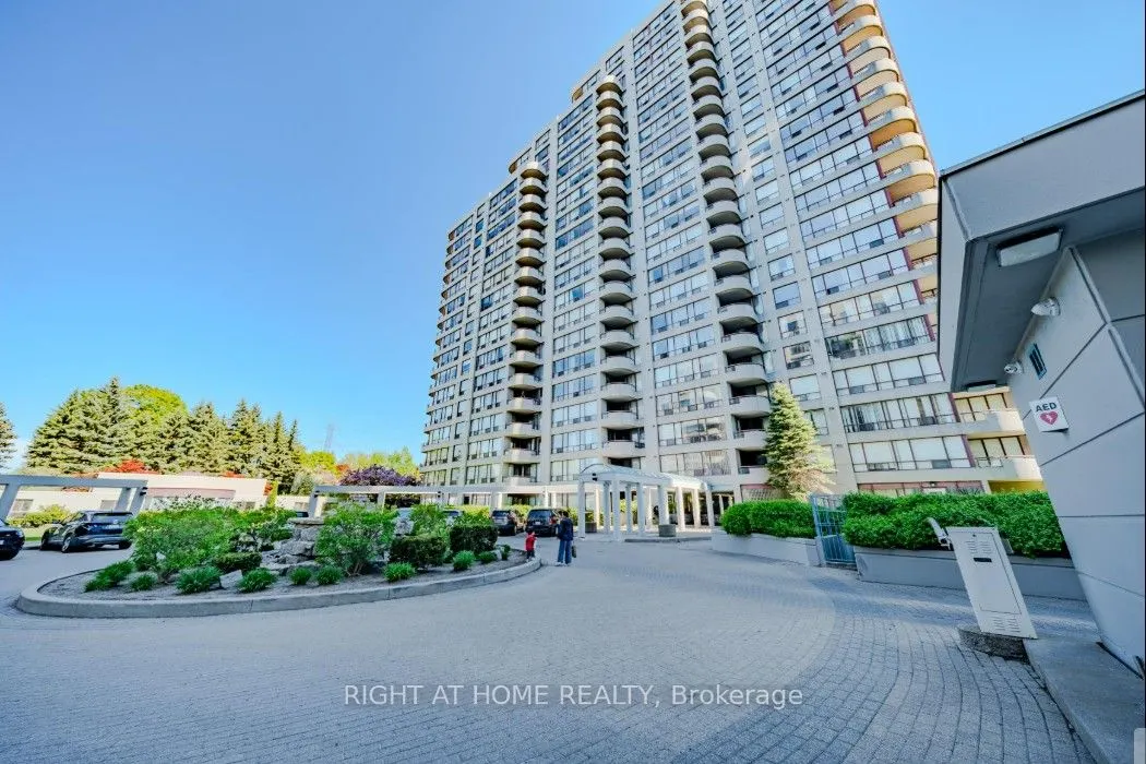 5765 Yonge Street, #PH504