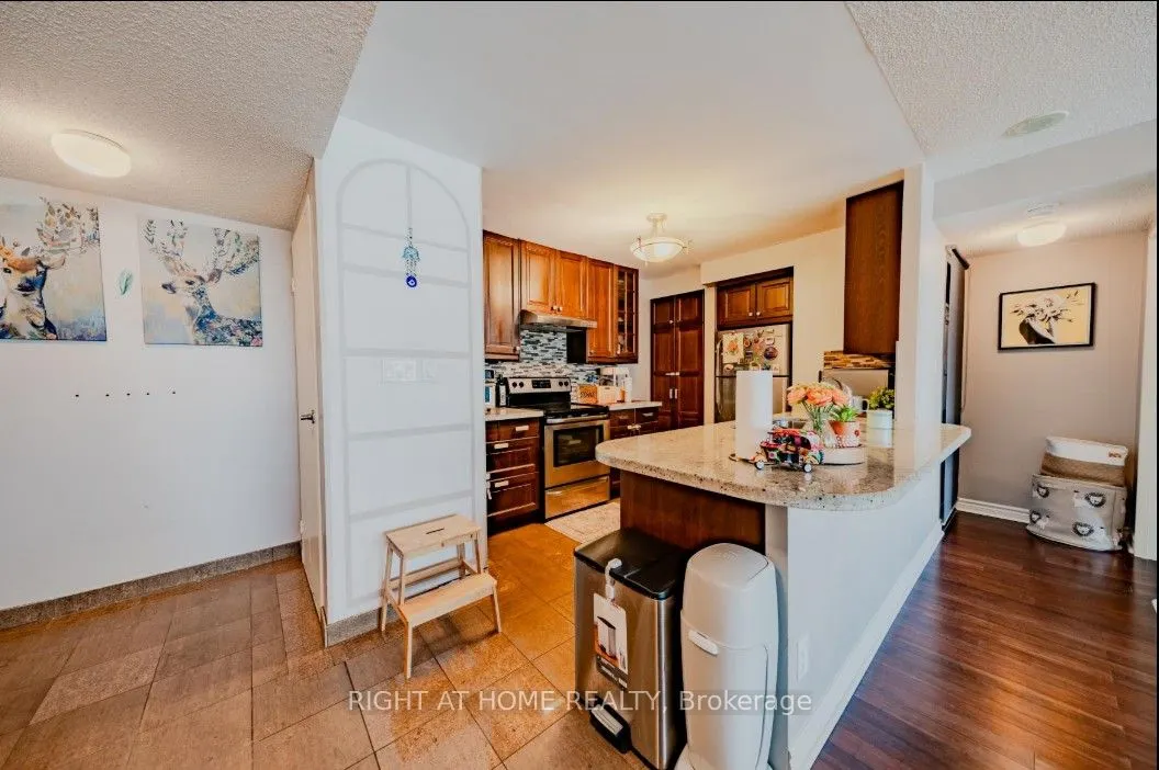 5765 Yonge Street, #PH504