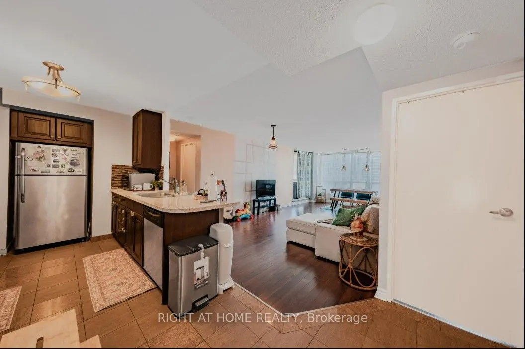5765 Yonge Street, #PH504