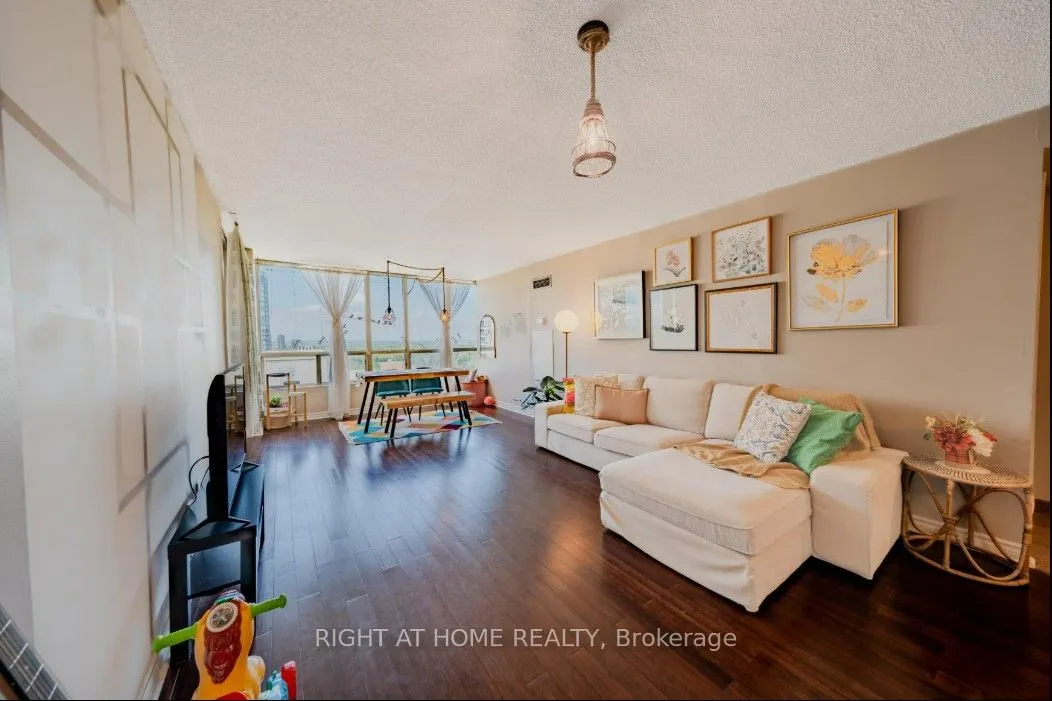 5765 Yonge Street, #PH504