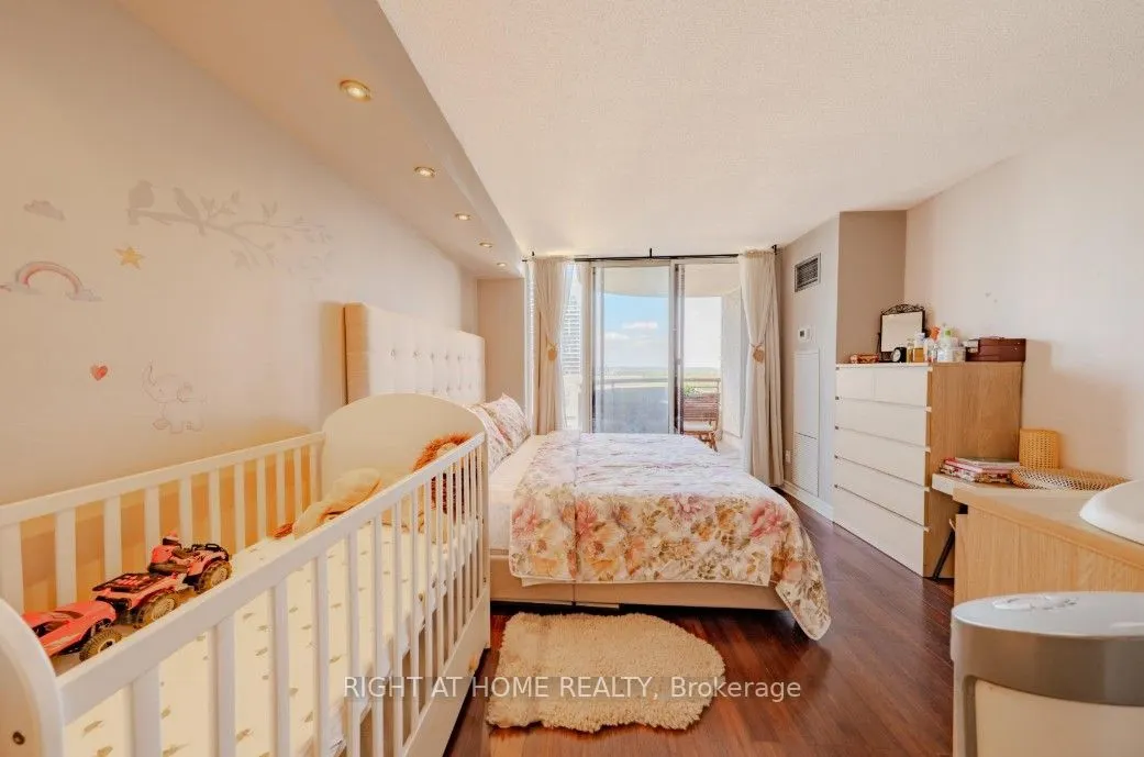 5765 Yonge Street, #PH504