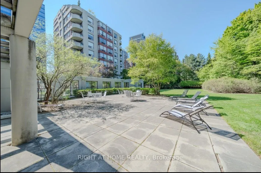 5765 Yonge Street, #PH504
