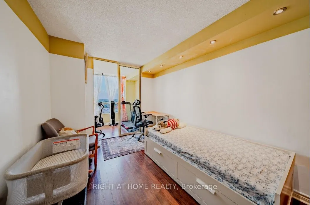 5765 Yonge Street, #PH504