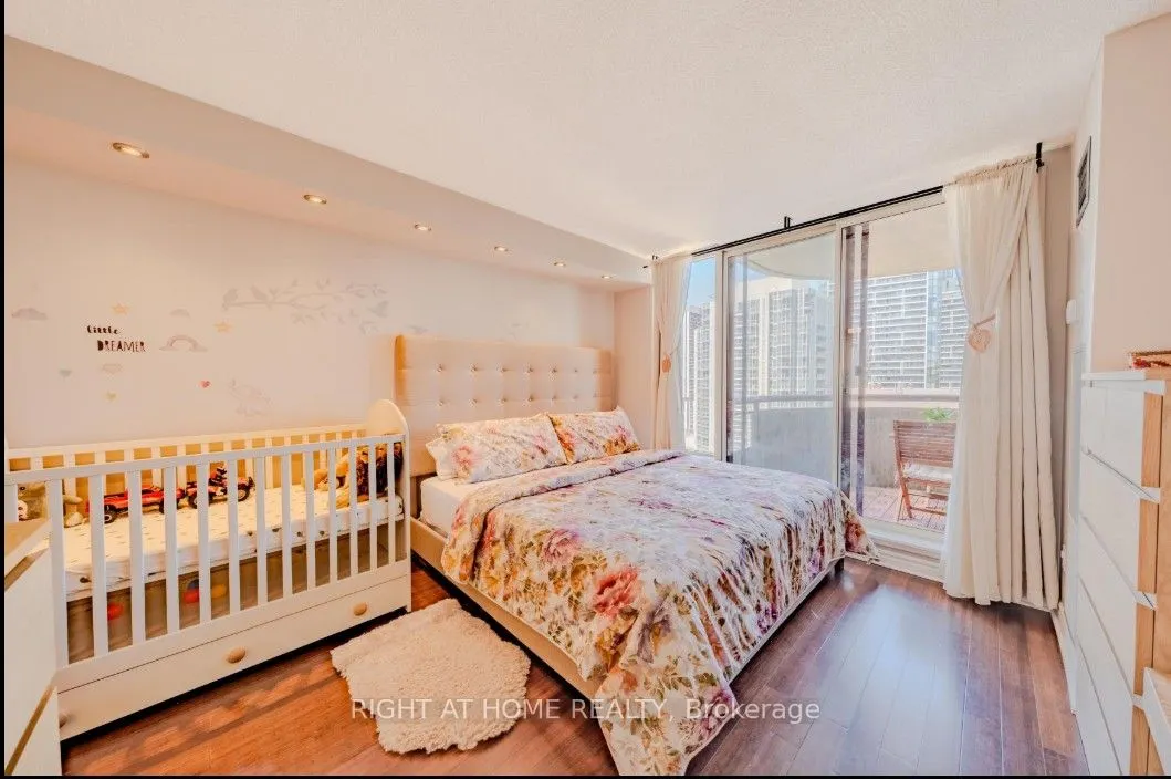 5765 Yonge Street, #PH504