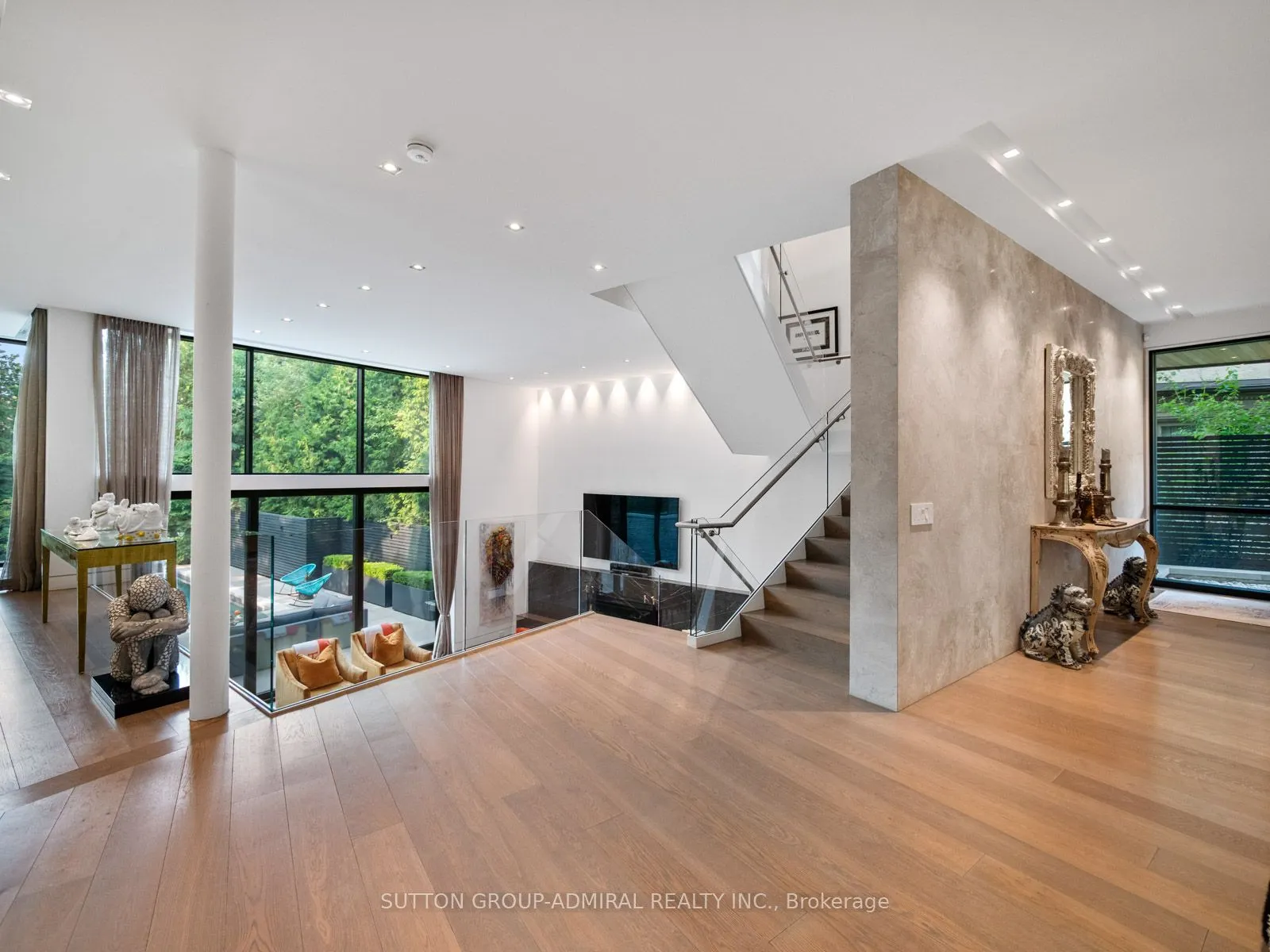 43 Hillholm Road