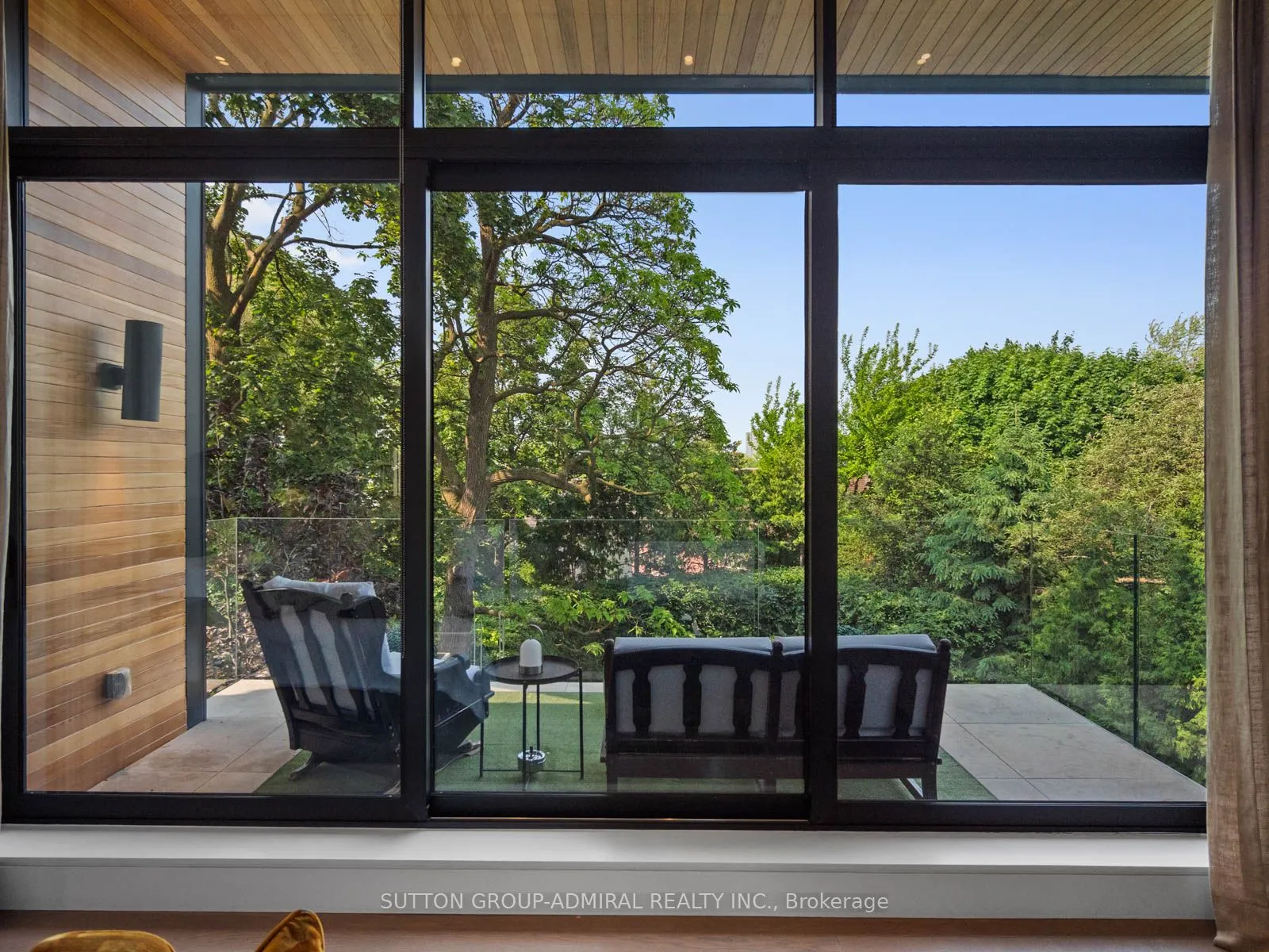 43 Hillholm Road