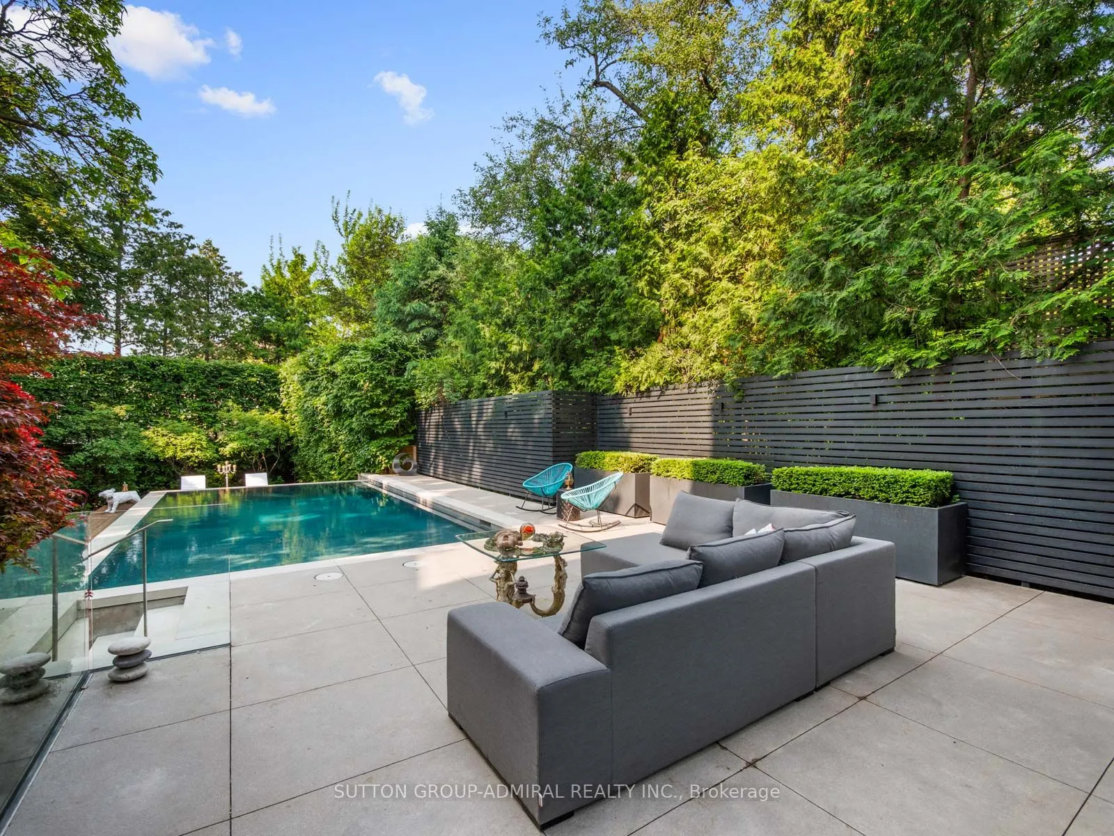 43 Hillholm Road