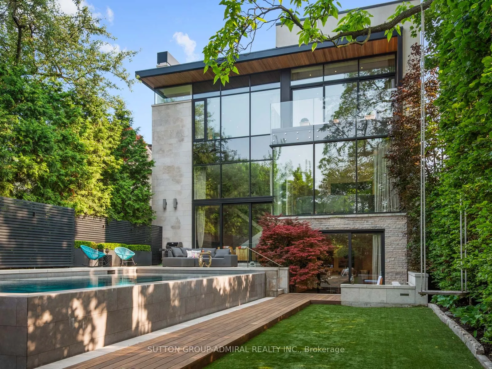 43 Hillholm Road