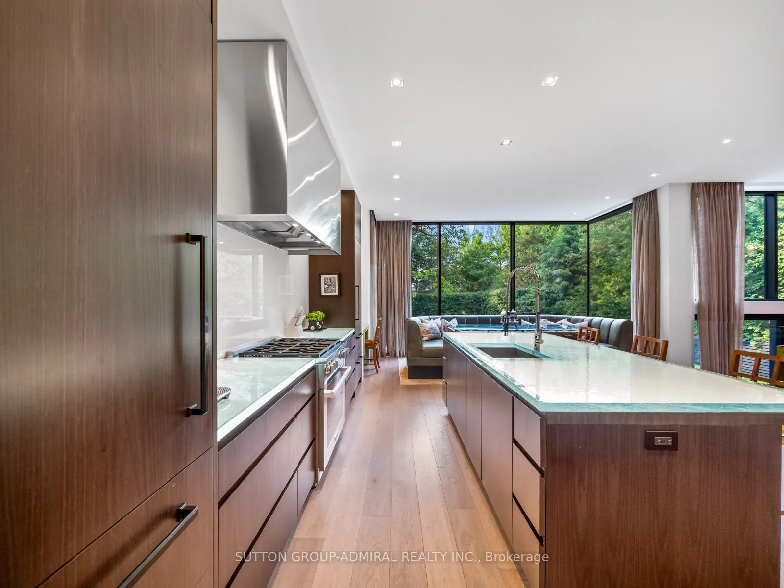43 Hillholm Road
