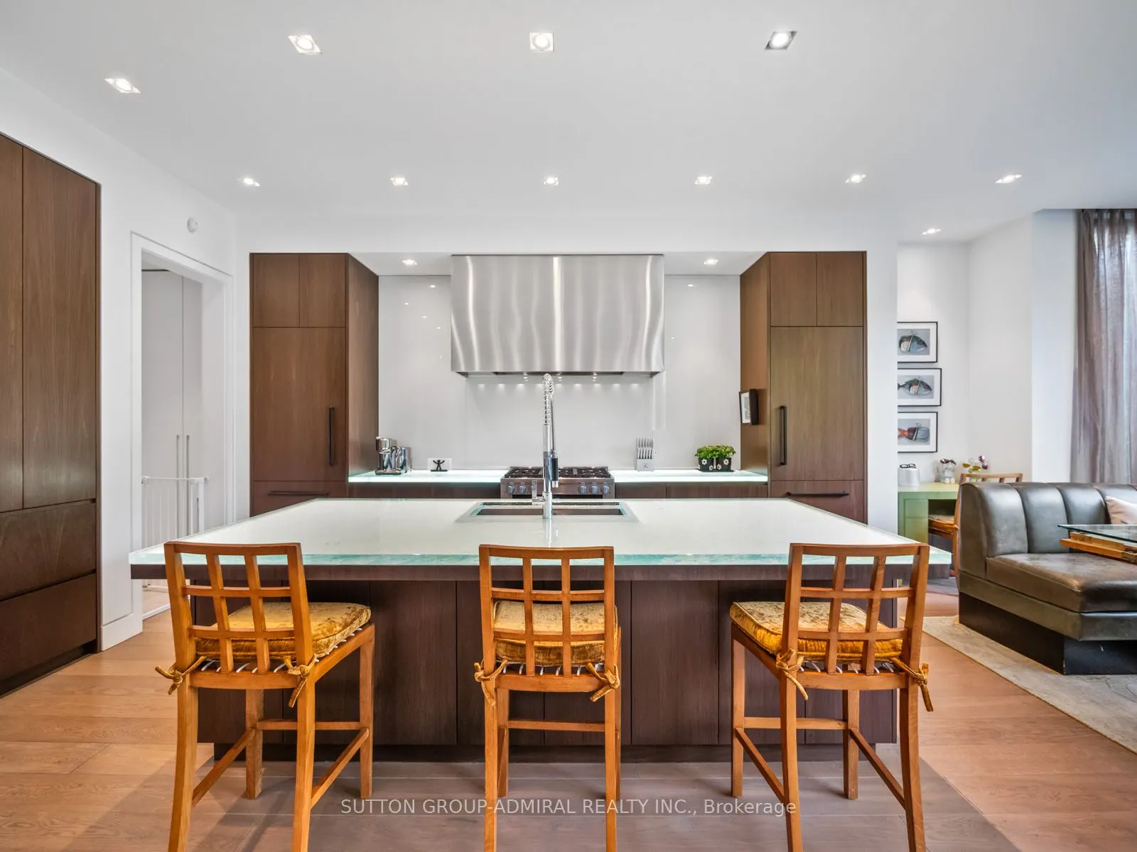 43 Hillholm Road