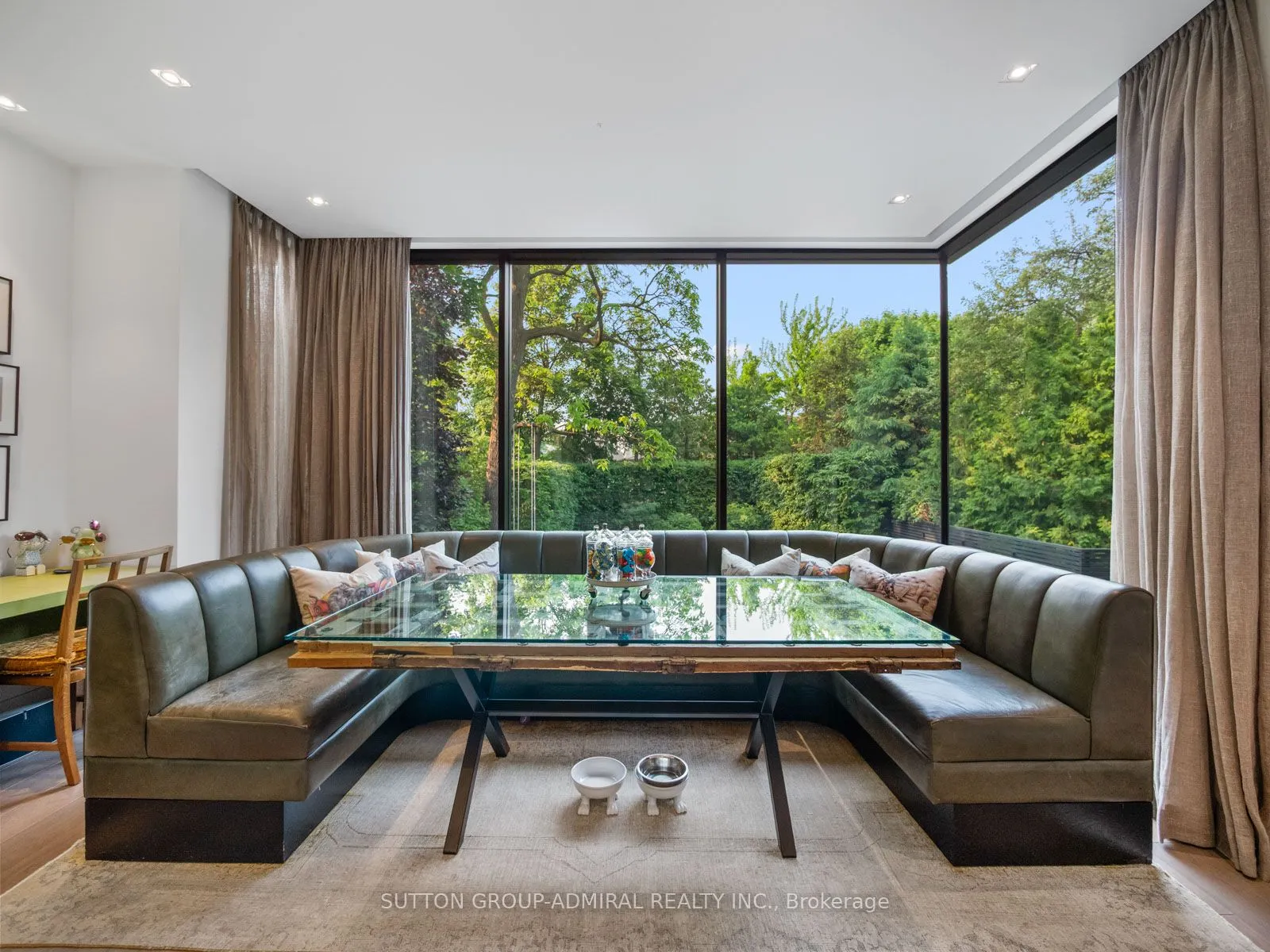 43 Hillholm Road