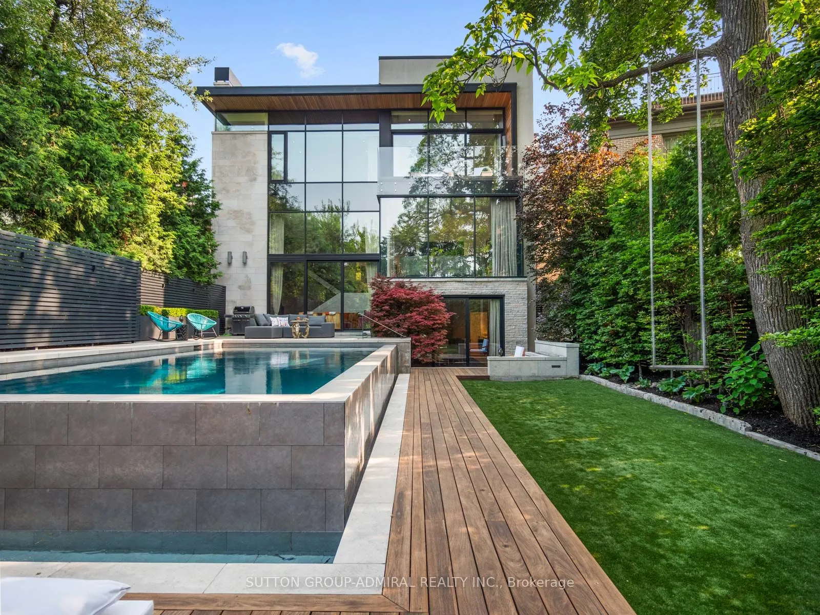 43 Hillholm Road