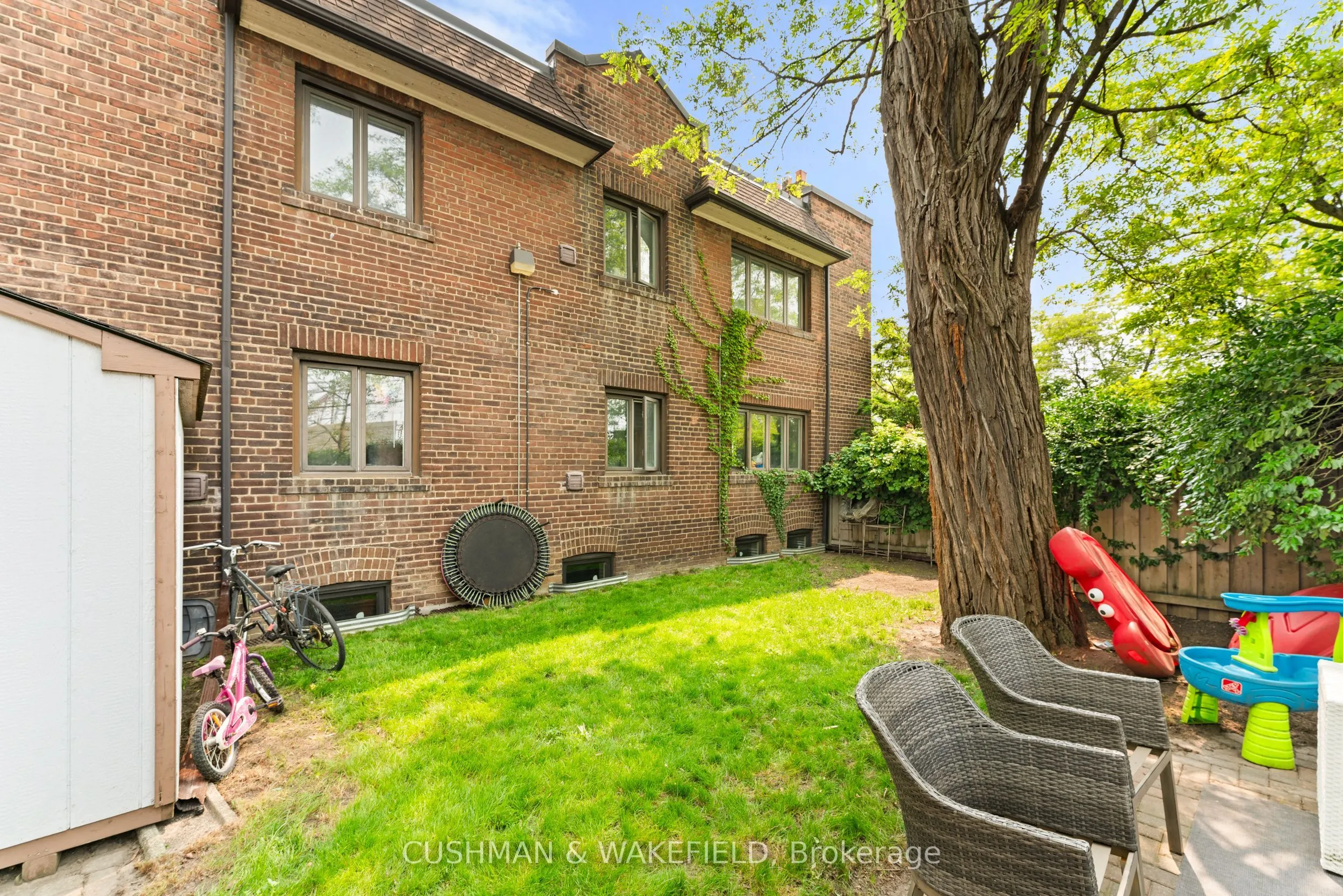372 Davenport Road