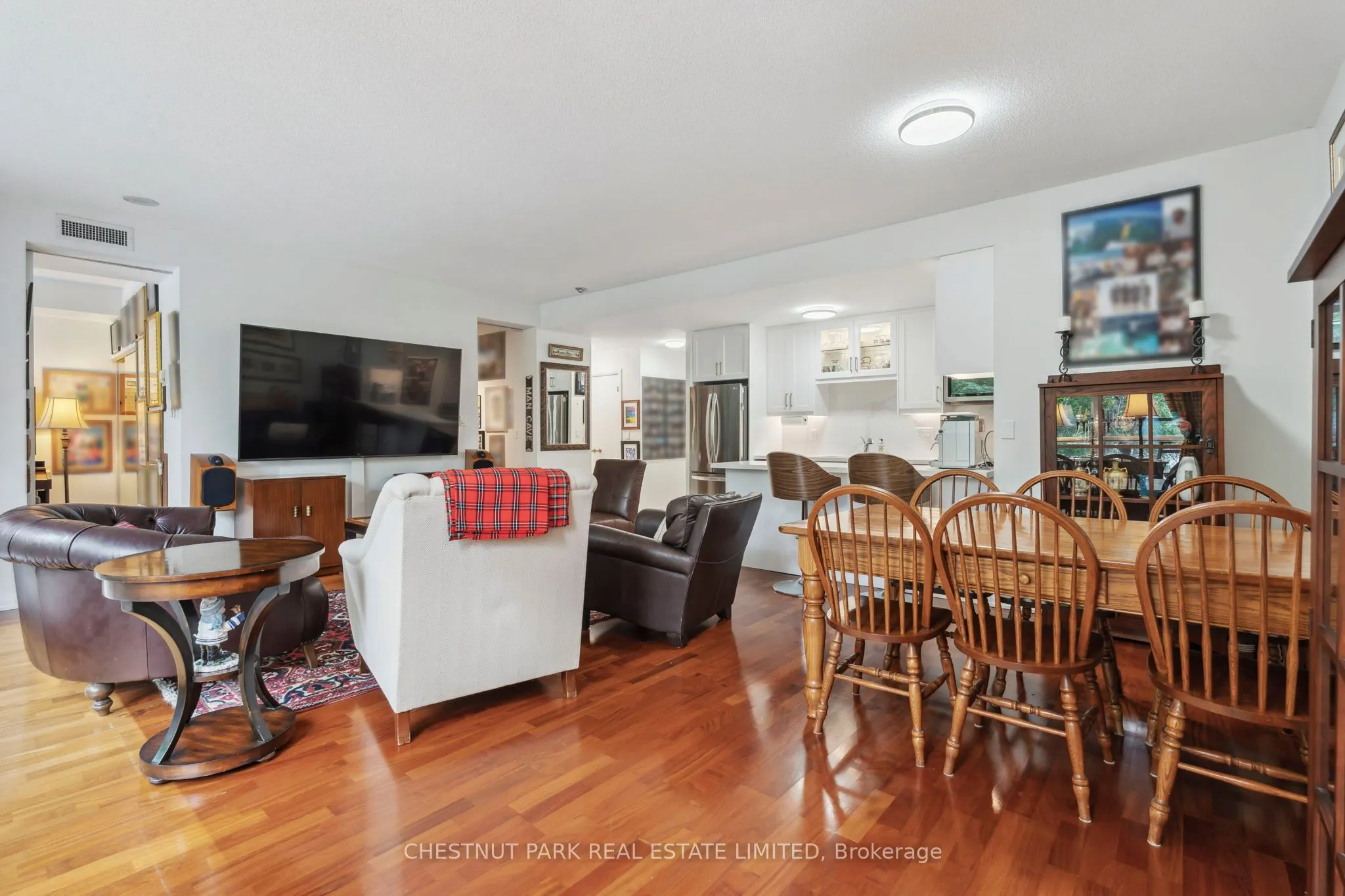 11 Soho Street, #201