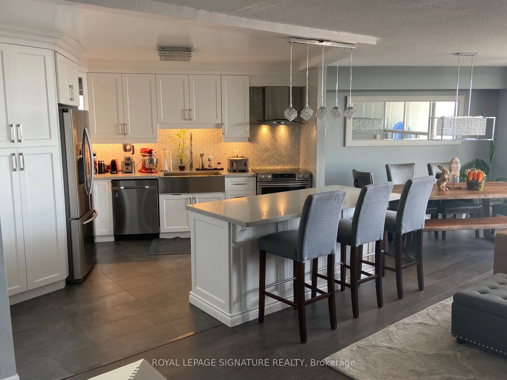 60 Pavane Linkway, #1406