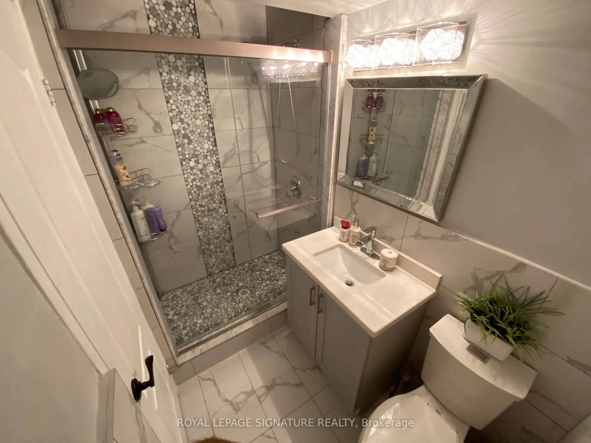60 Pavane Linkway, #1406
