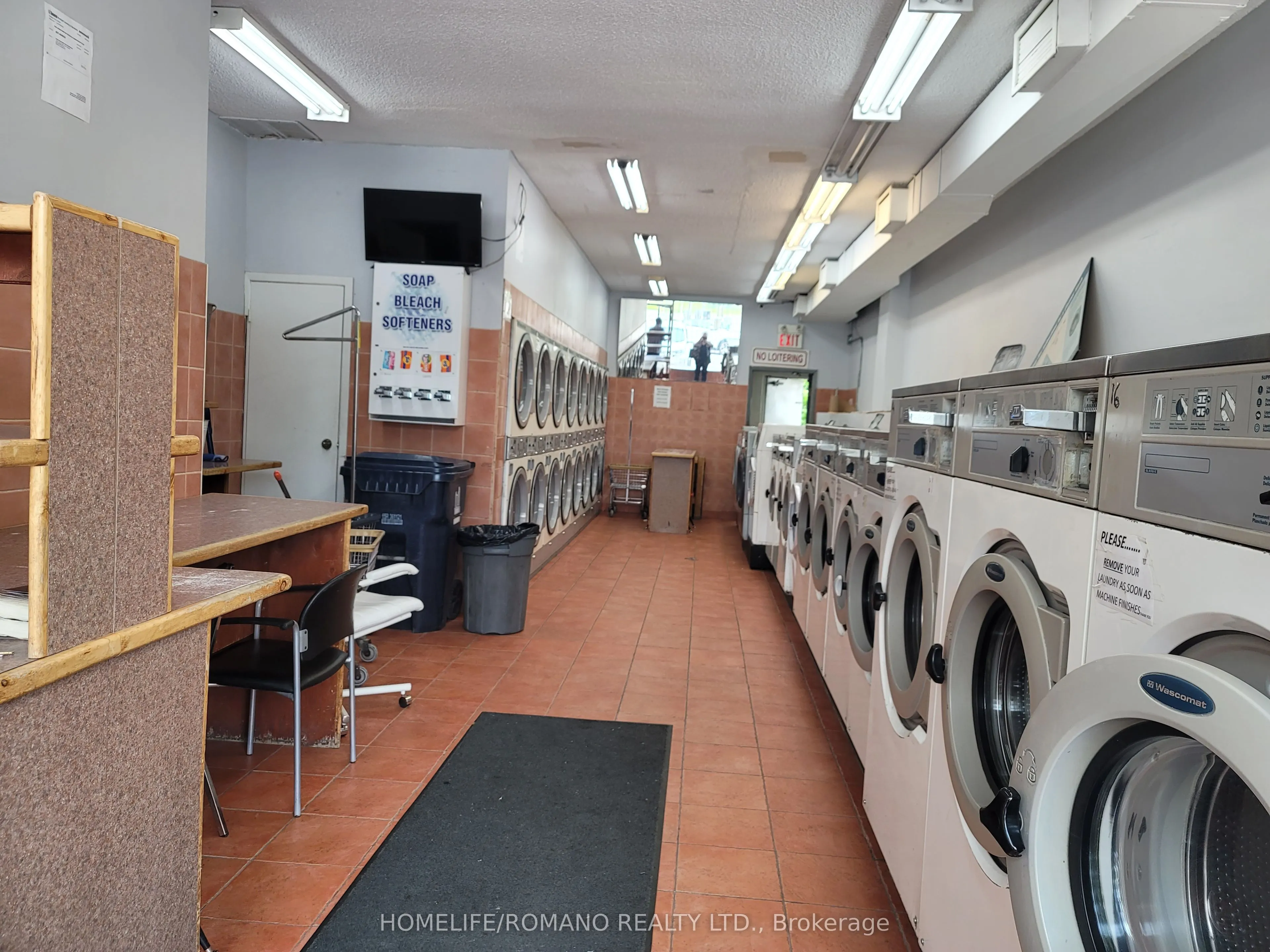 836 Sheppard Avenue W