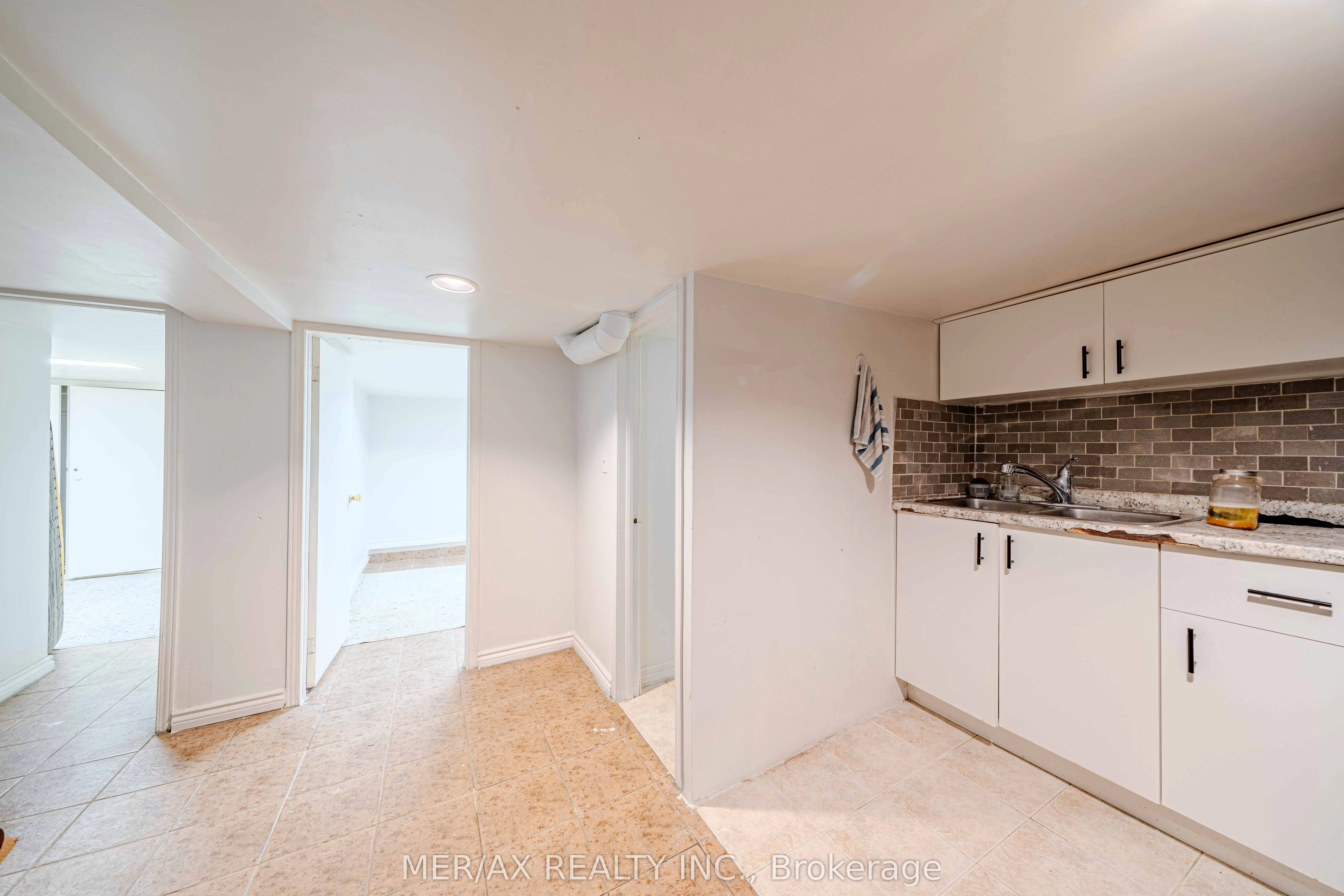 91 Steeles Avenue E