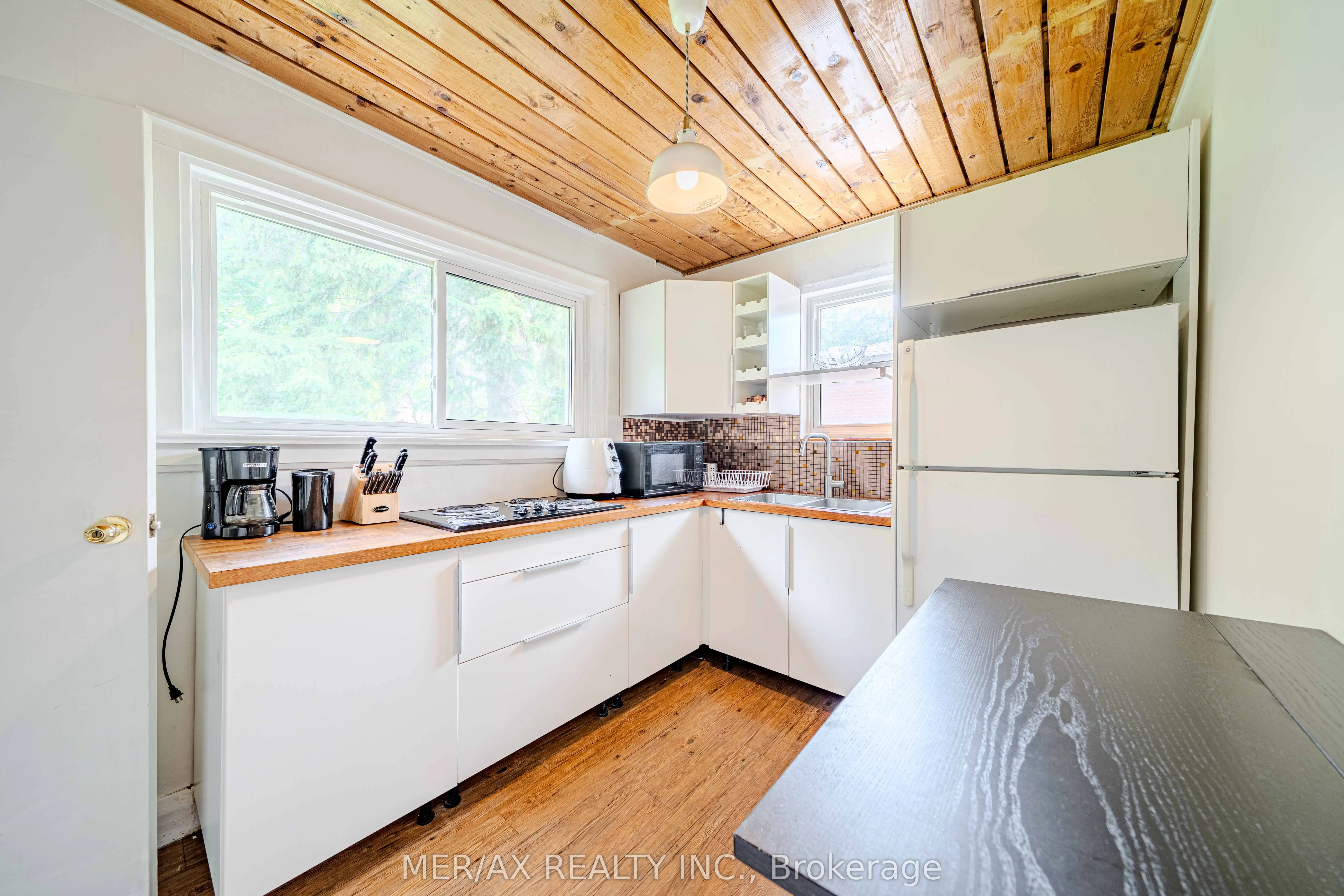 91 Steeles Avenue E