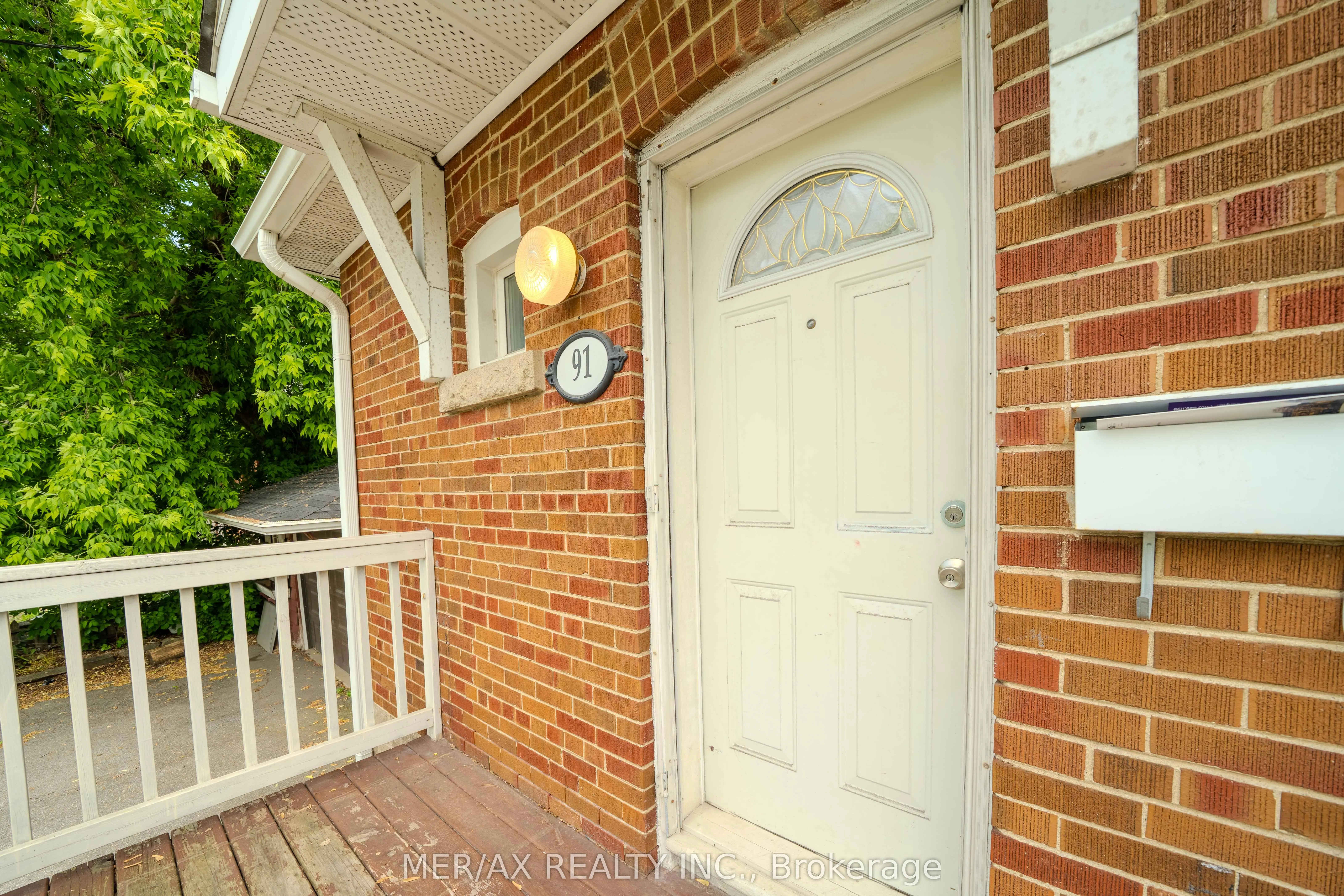 91 Steeles Avenue E