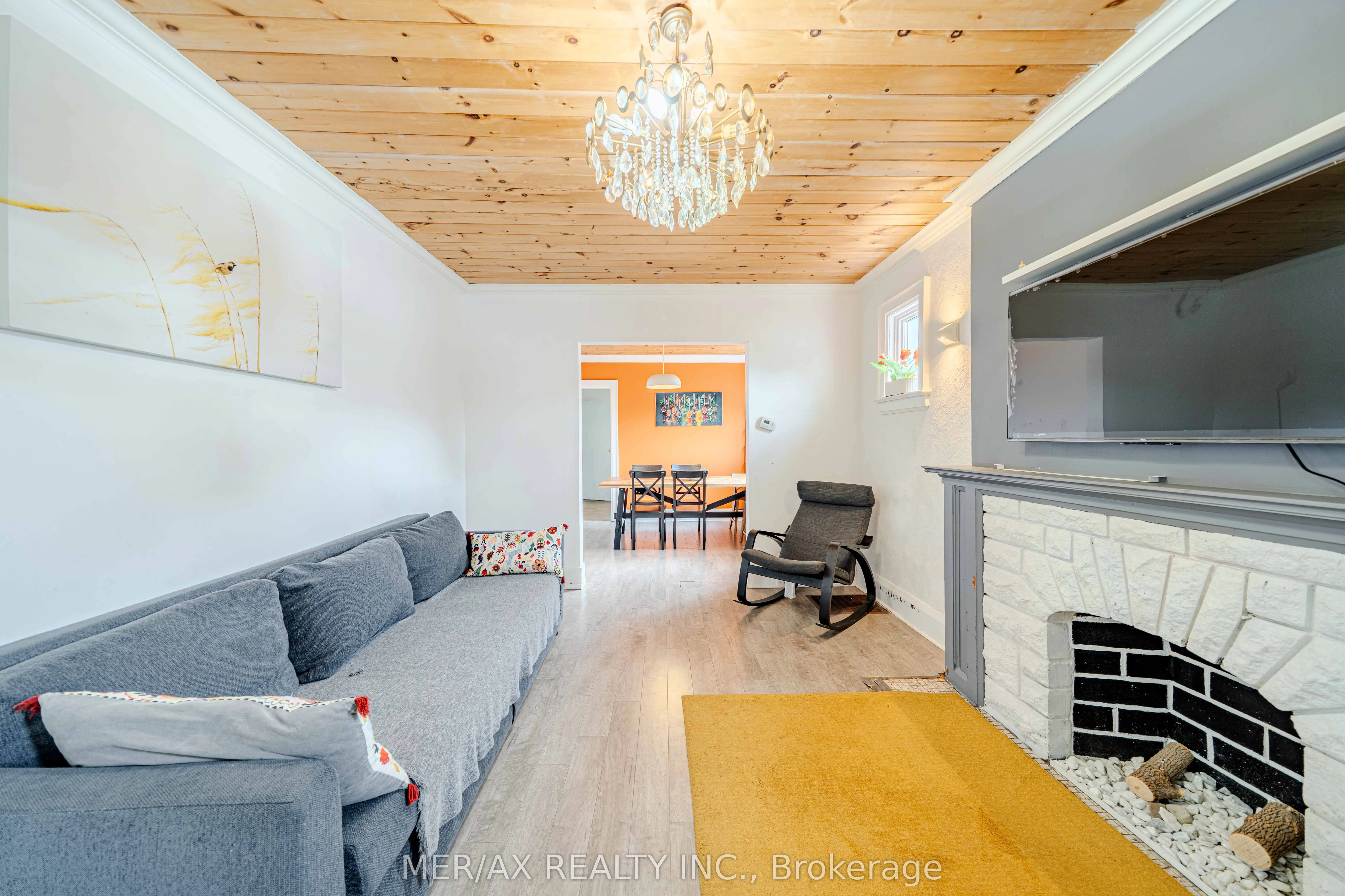 91 Steeles Avenue E