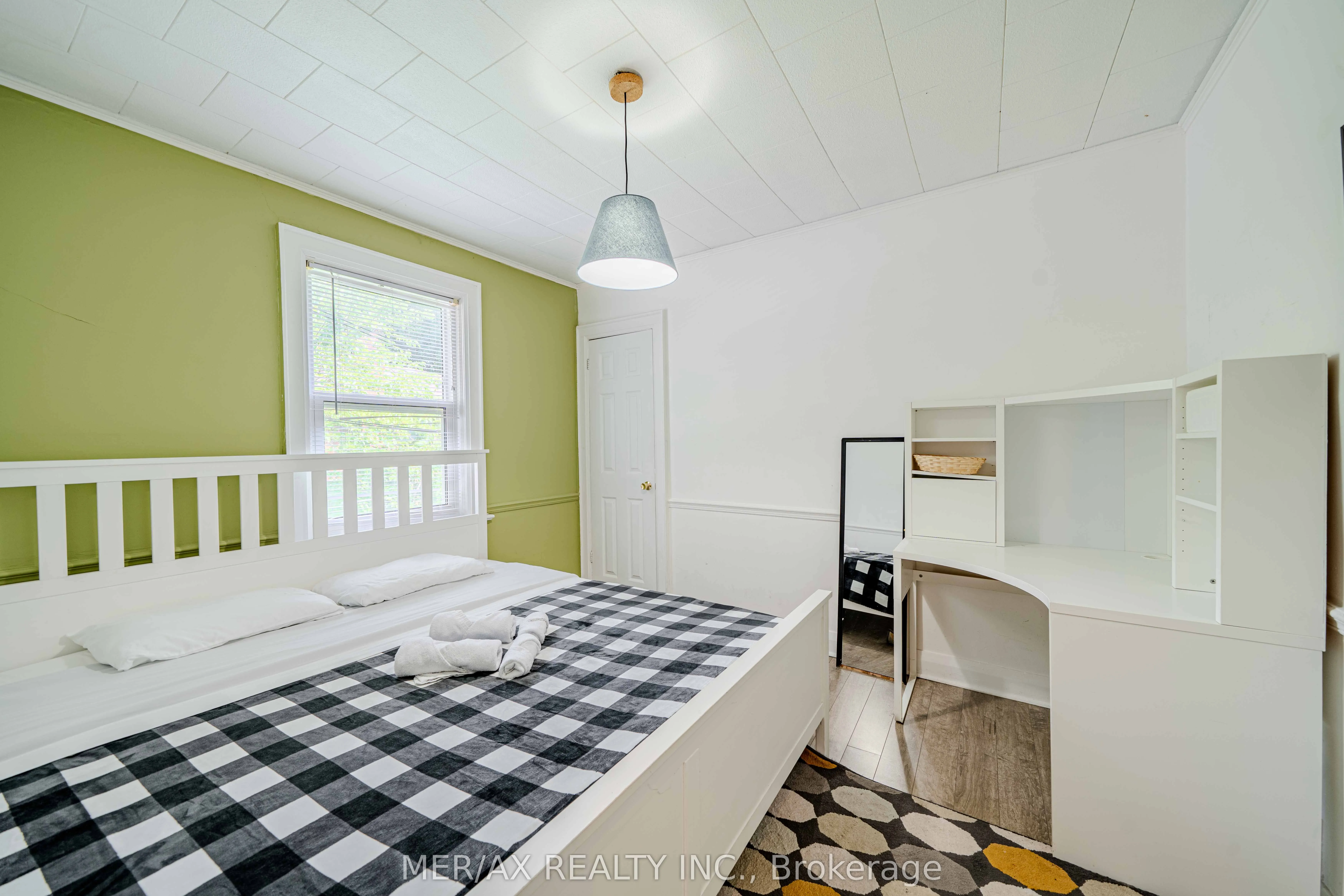 91 Steeles Avenue E