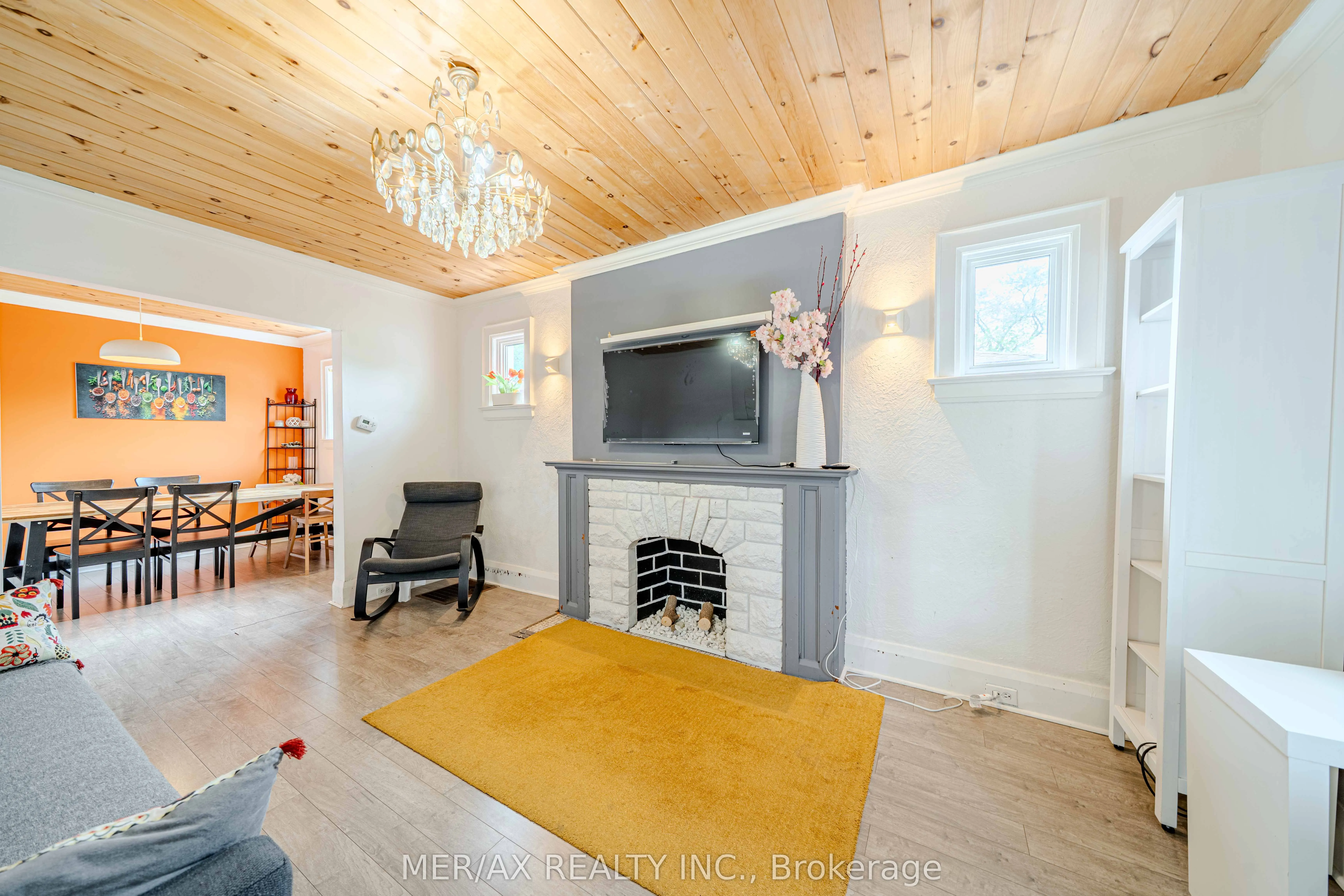 91 Steeles Avenue E