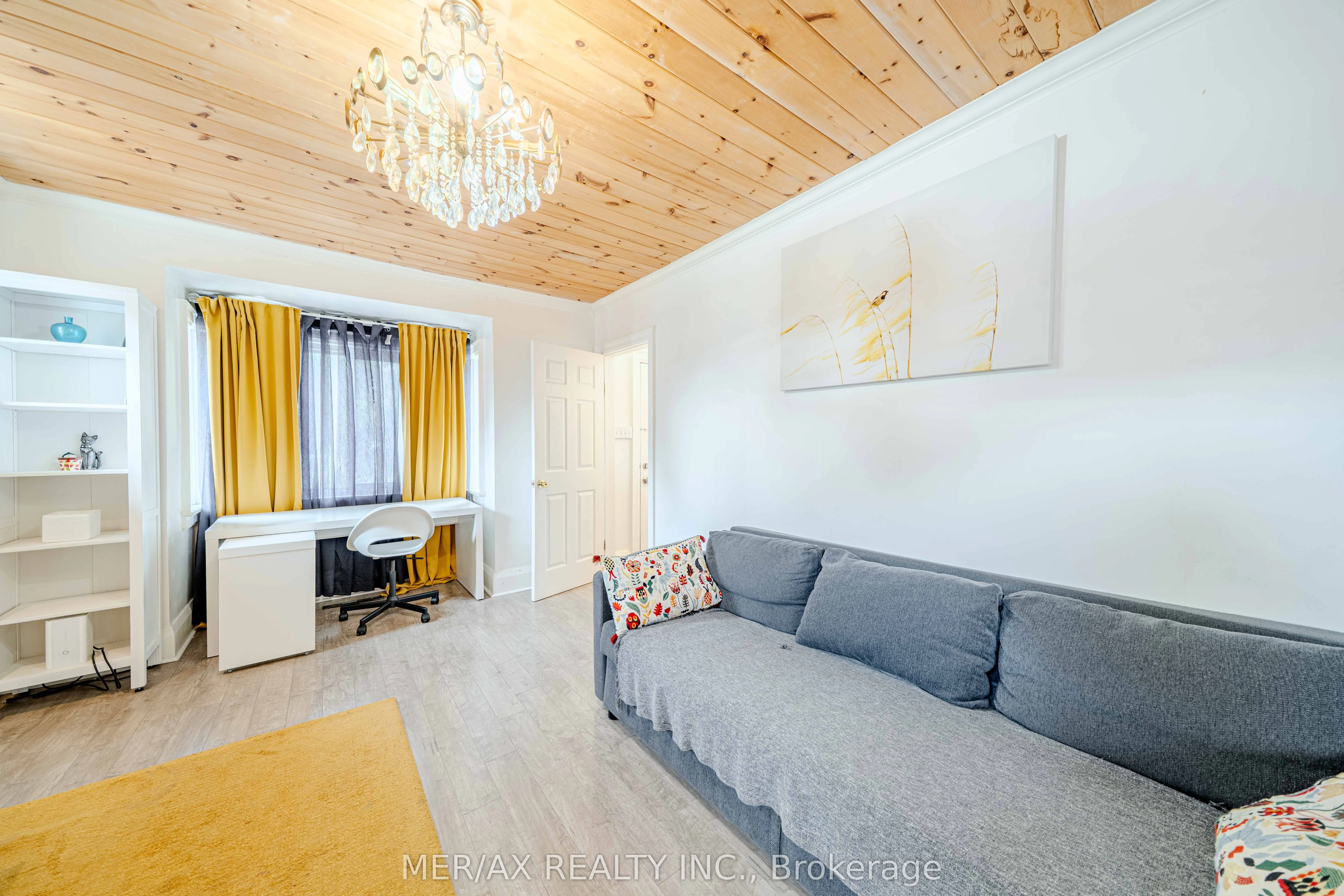 91 Steeles Avenue E