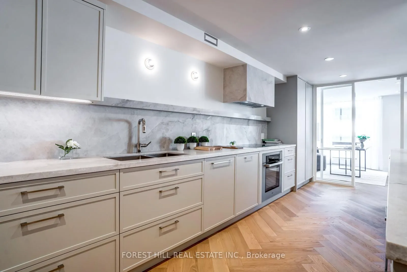 1166 Bay Street, #1105