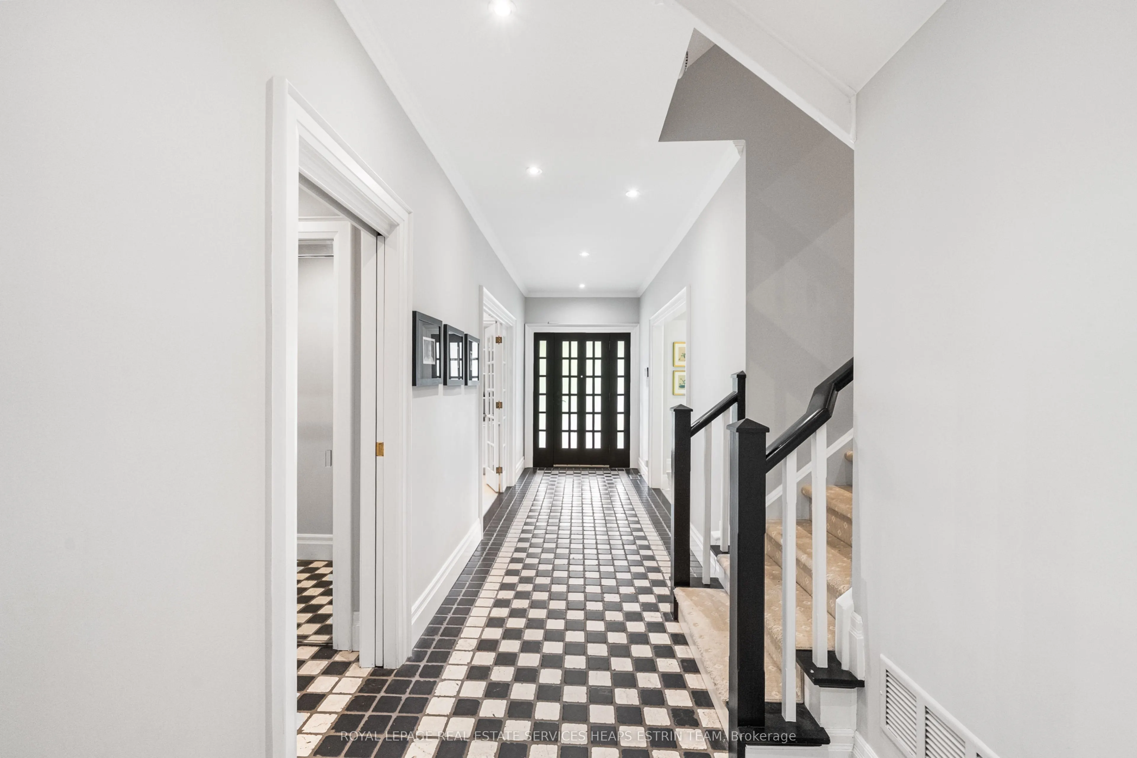25 Strathgowan Crescent