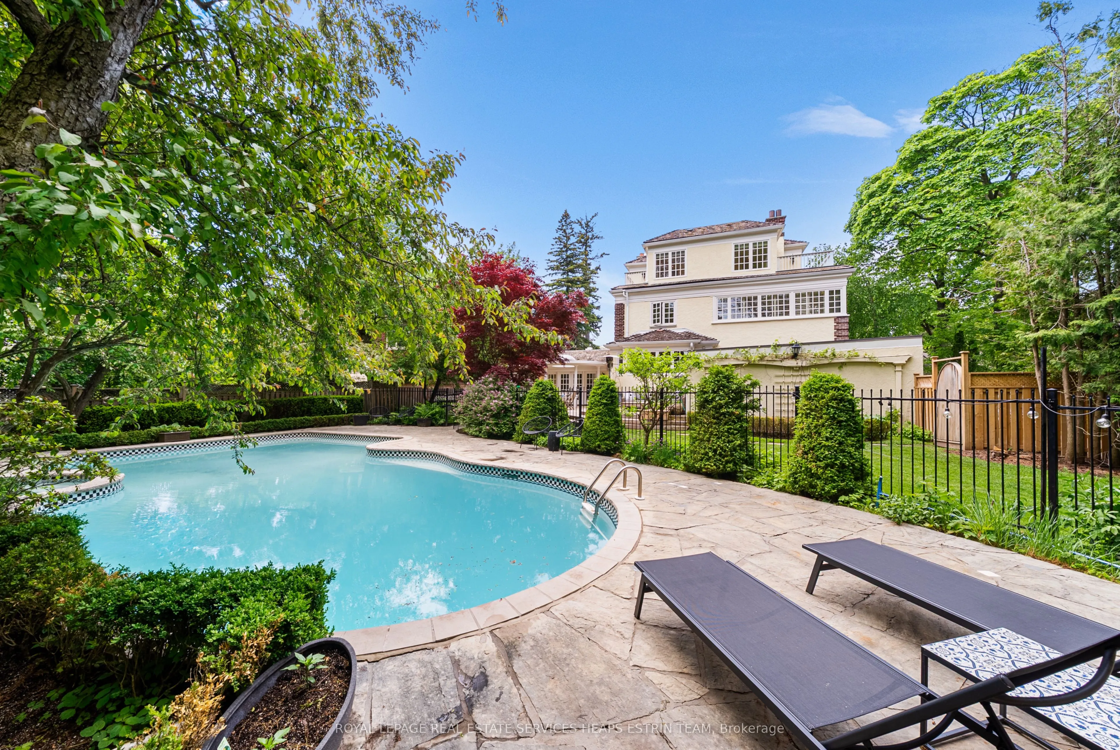 25 Strathgowan Crescent