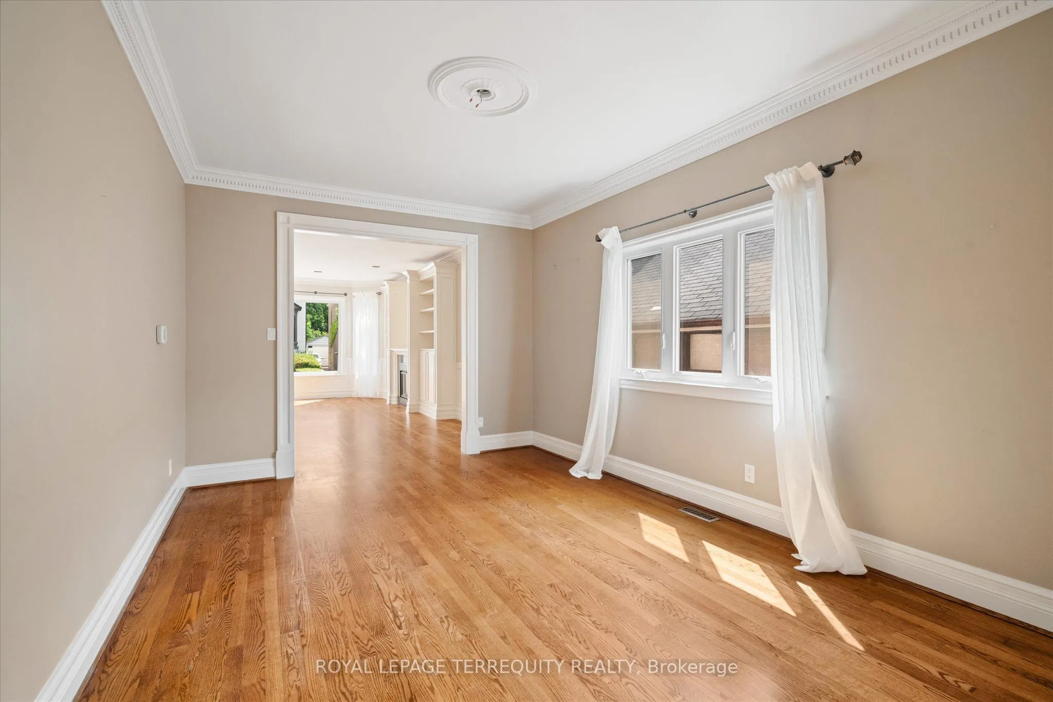 384 Winnett Avenue