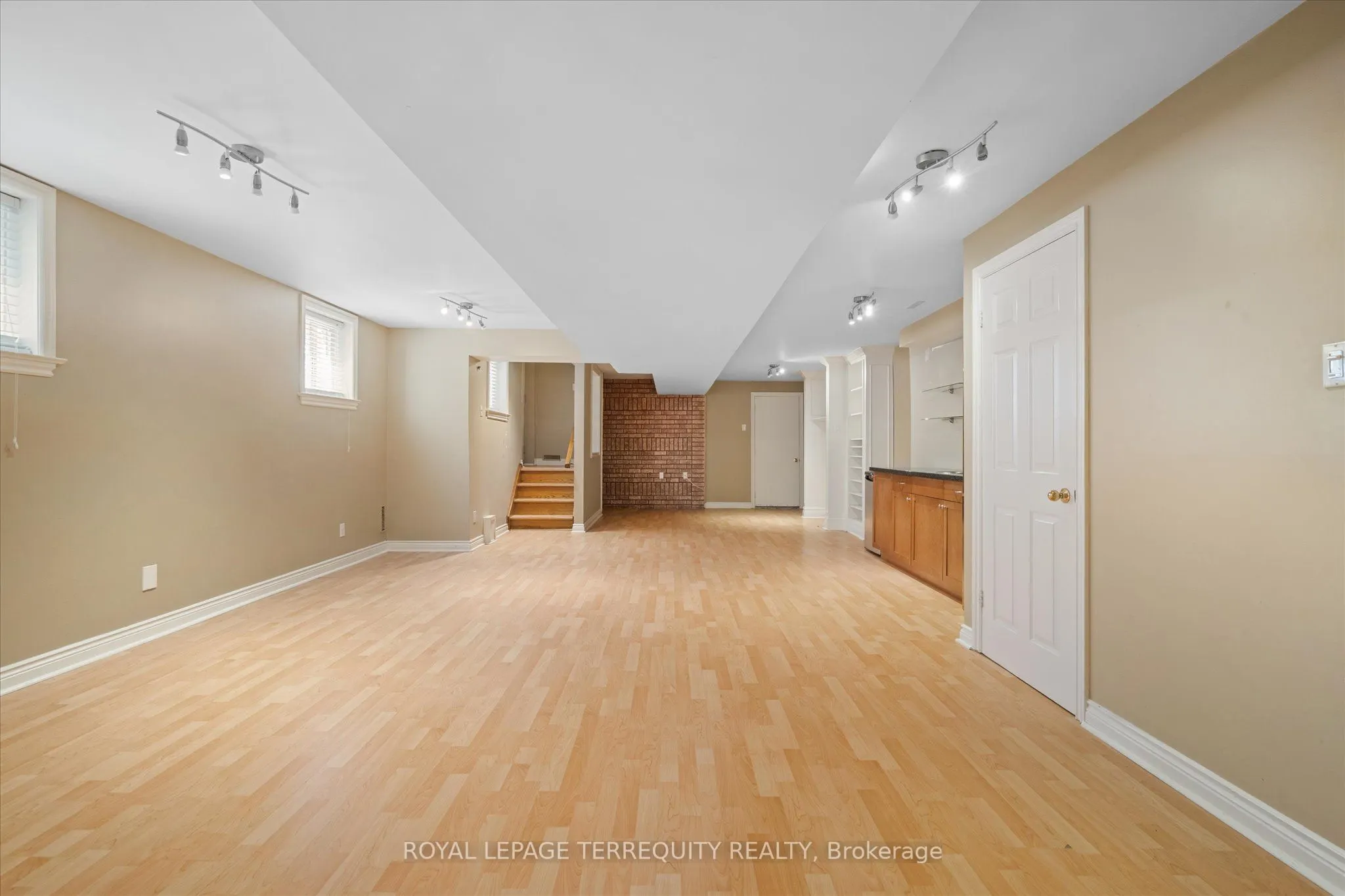384 Winnett Avenue