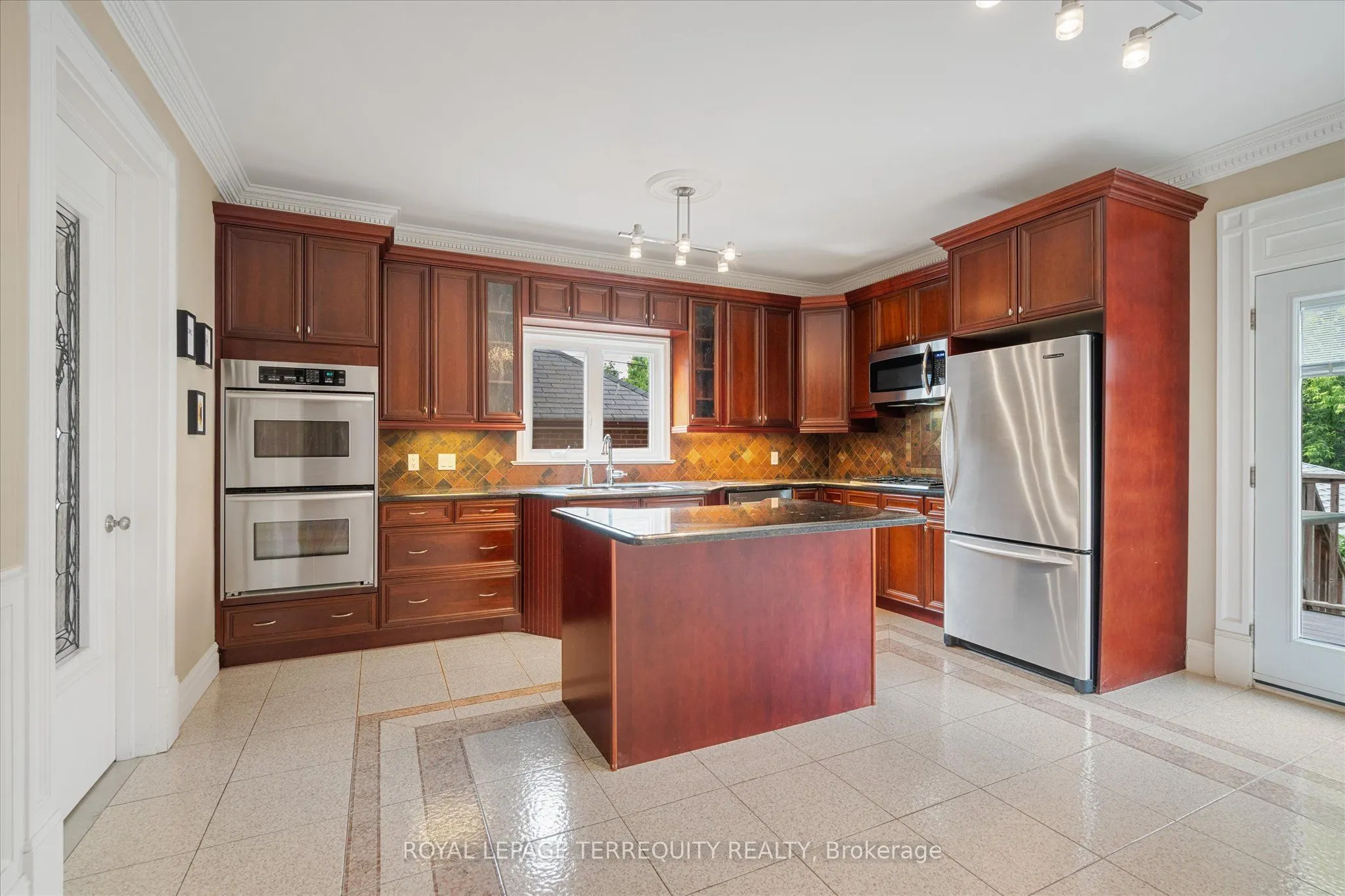 384 Winnett Avenue