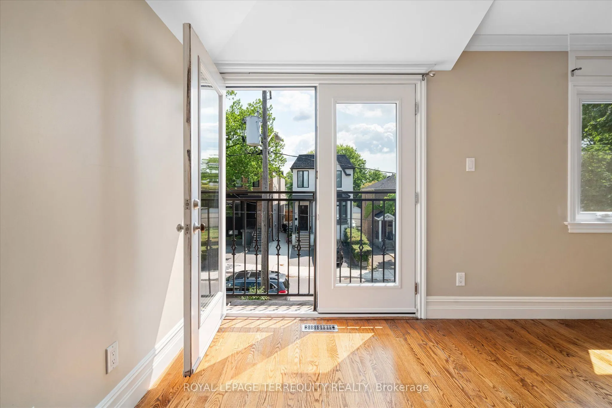 384 Winnett Avenue