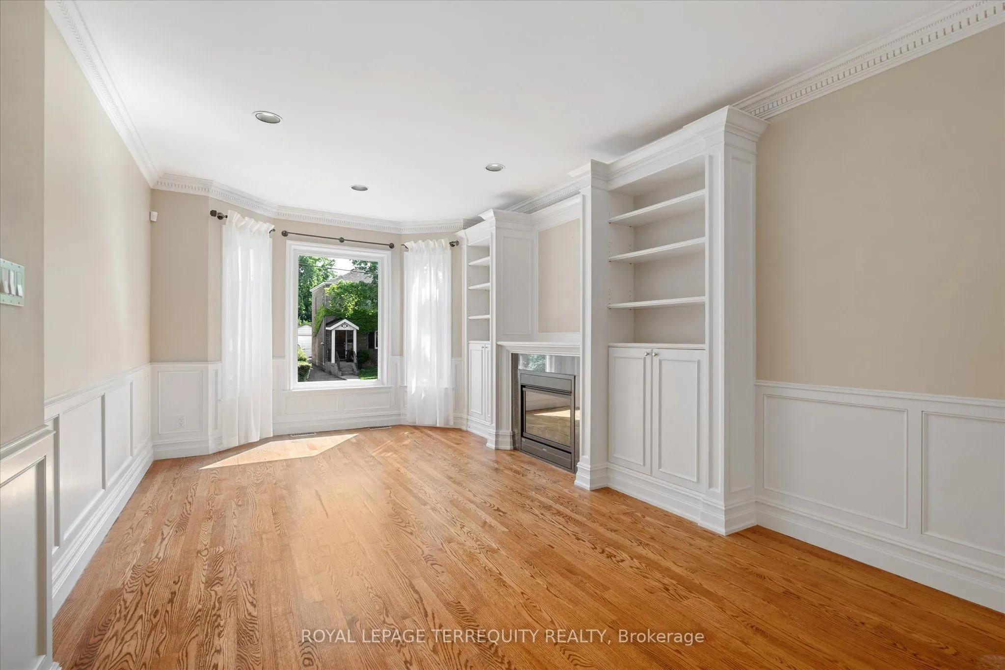 384 Winnett Avenue