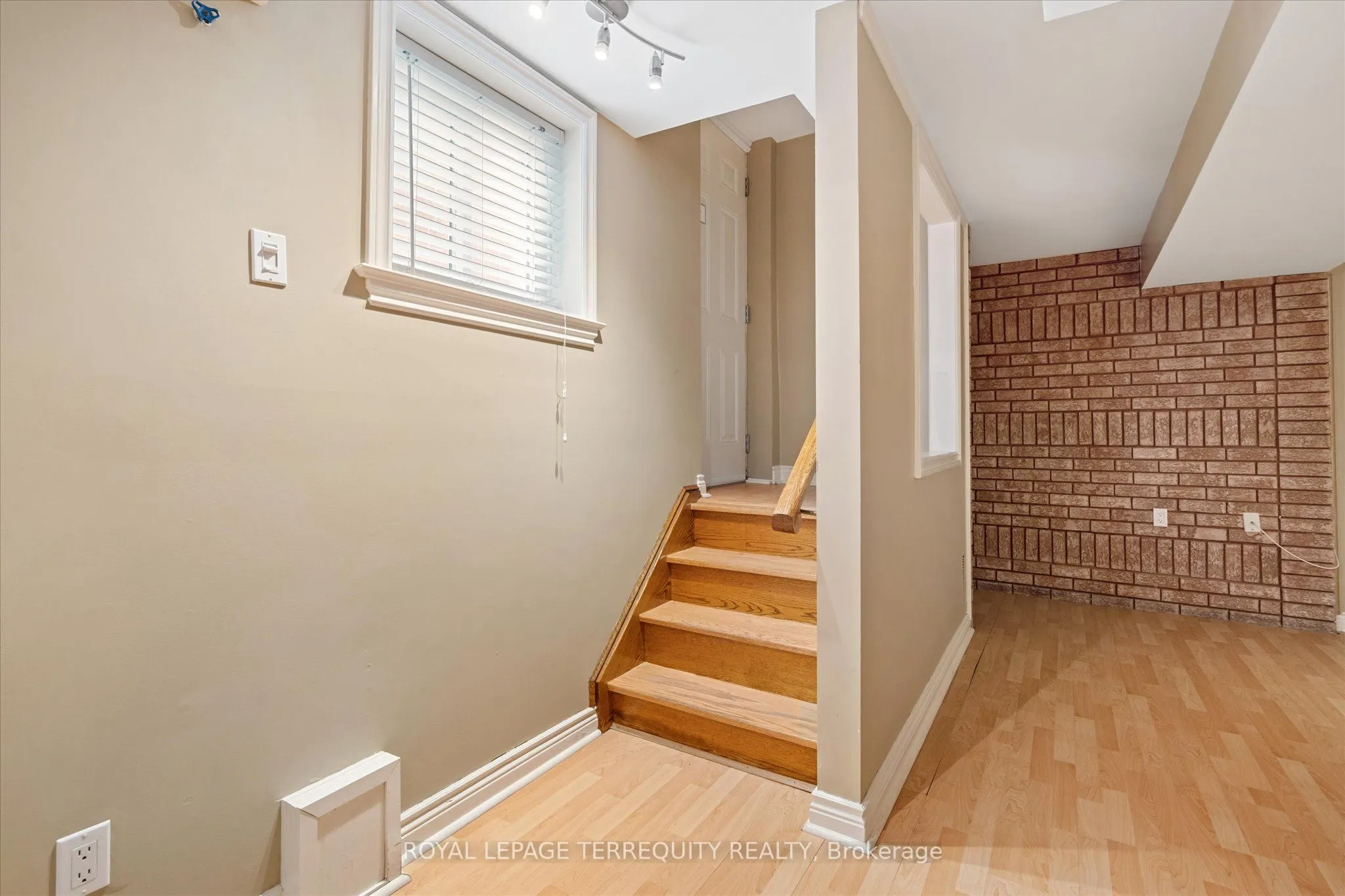 384 Winnett Avenue