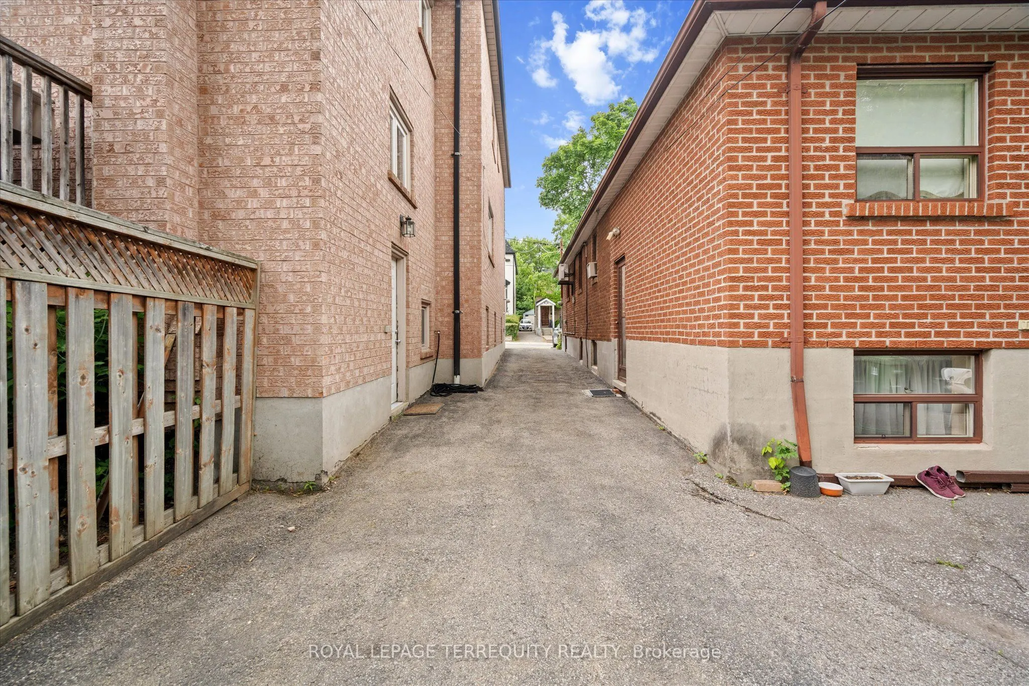 384 Winnett Avenue