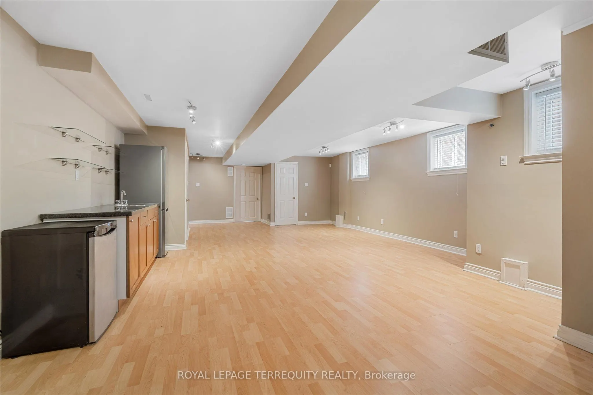 384 Winnett Avenue