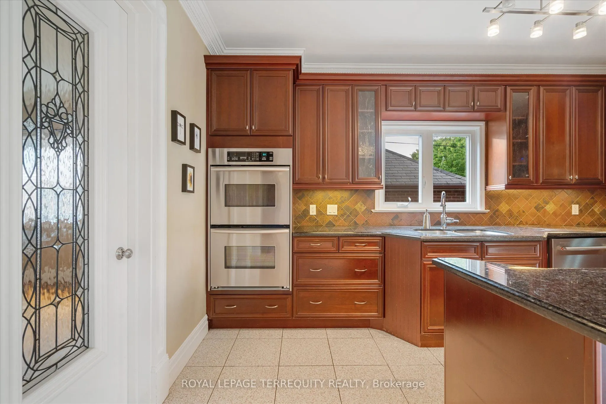 384 Winnett Avenue