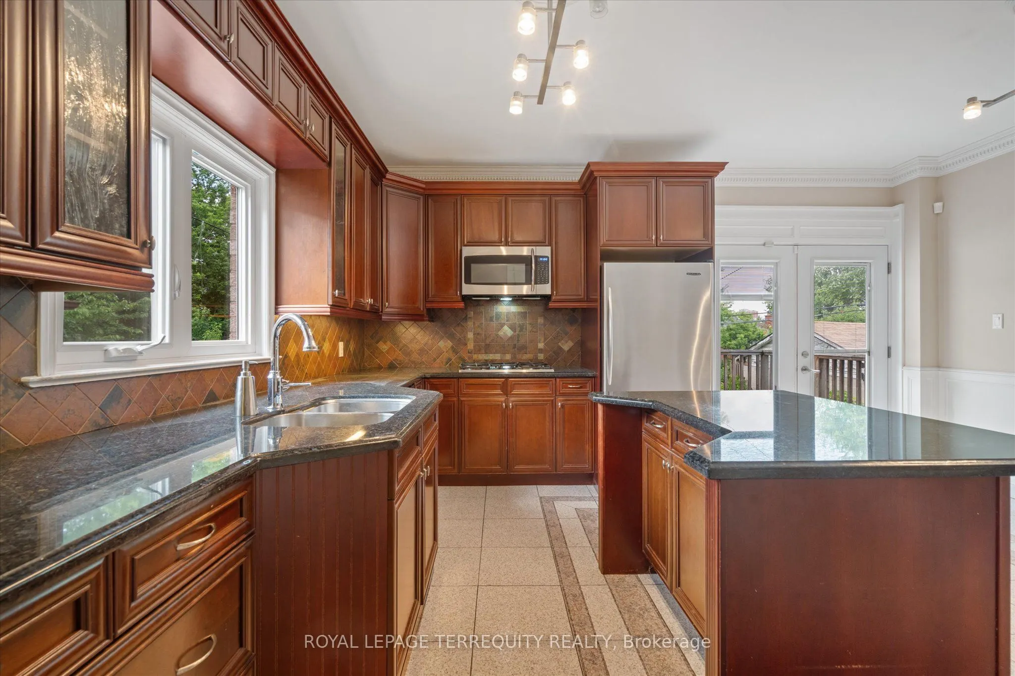 384 Winnett Avenue