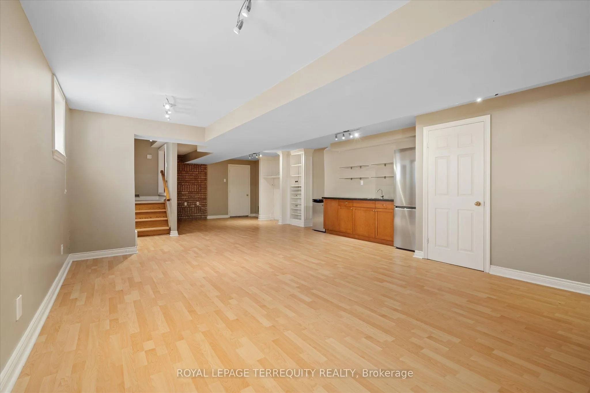 384 Winnett Avenue