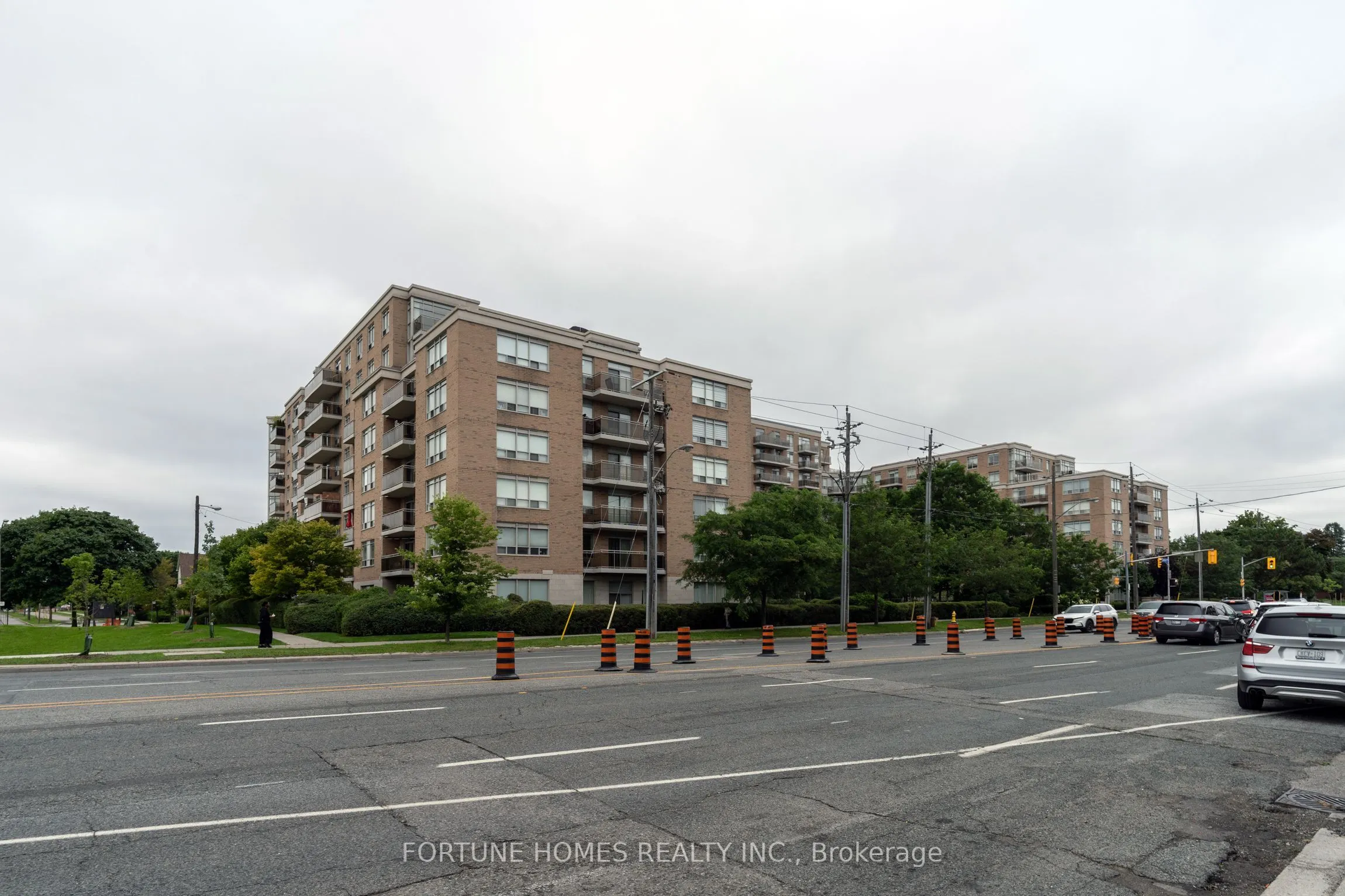 650 Lawrence Avenue W, #816